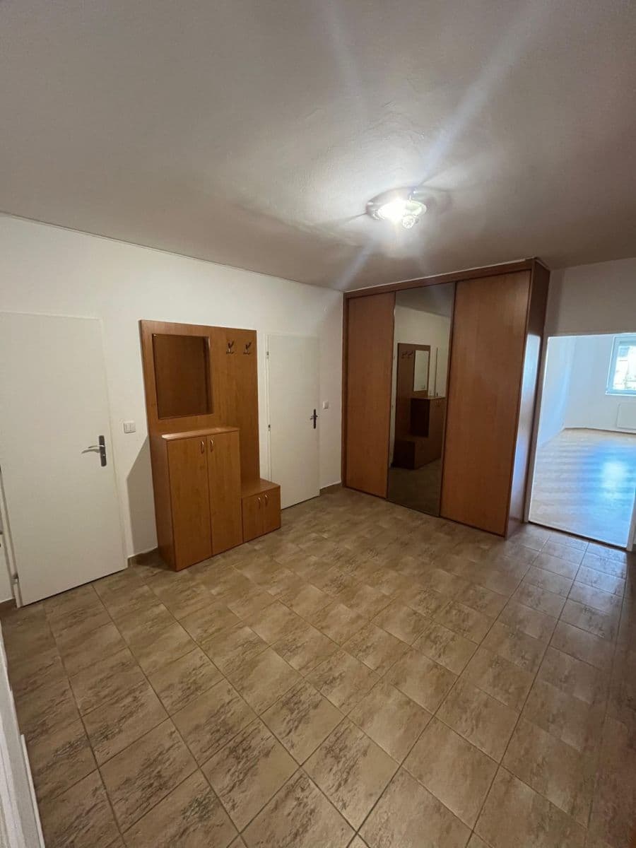 Prenájom bytu 2-izbový 92 m², Semilská, Praha, Praha Prenájom bytu 2-izbový 92 m², Semilská, Praha, Praha