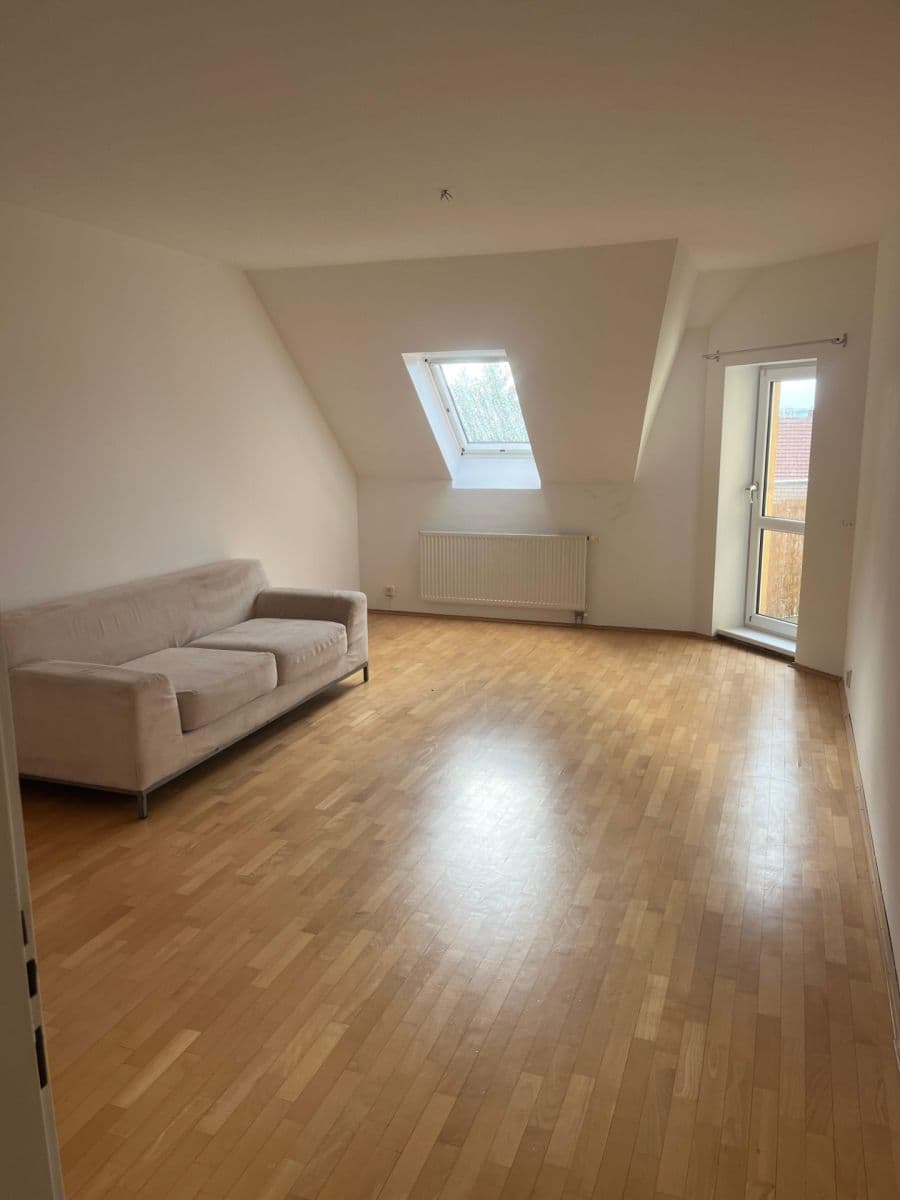Prenájom bytu 2-izbový 92 m², Semilská, Praha, Praha Prenájom bytu 2-izbový 92 m², Semilská, Praha, Praha