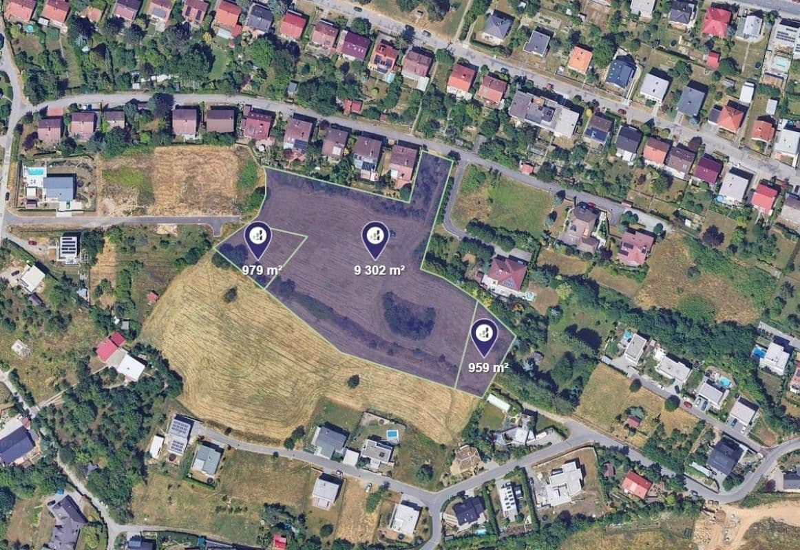 Predaj pozemku 11.240 m², Zlín, Zlínský kraj Predaj pozemku 11.240 m², Zlín, Zlínský kraj