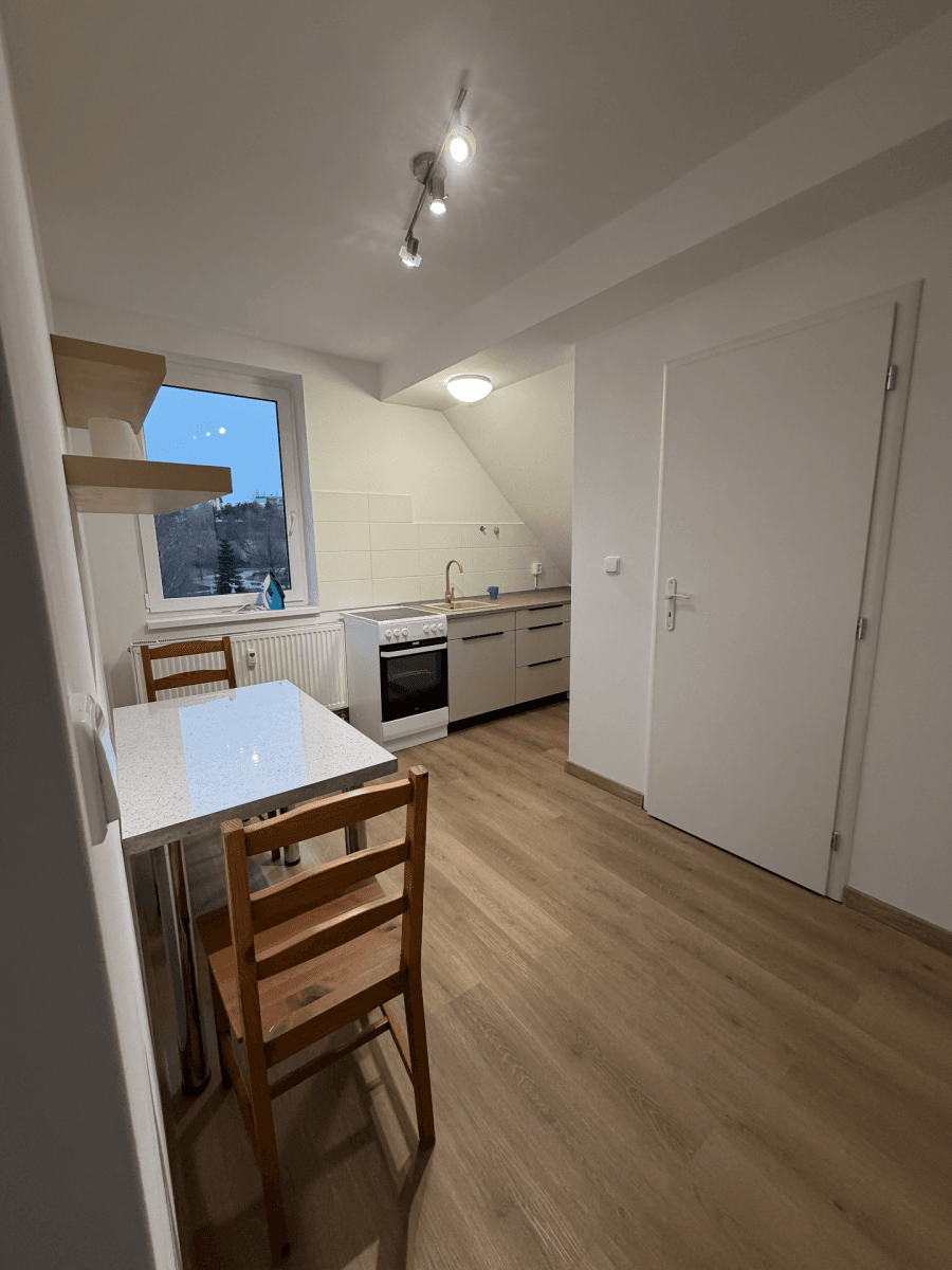 Prenájom bytu 1-izbový 36 m², Halenkovská, Praha, Praha Prenájom bytu 1-izbový 36 m², Halenkovská, Praha, Praha