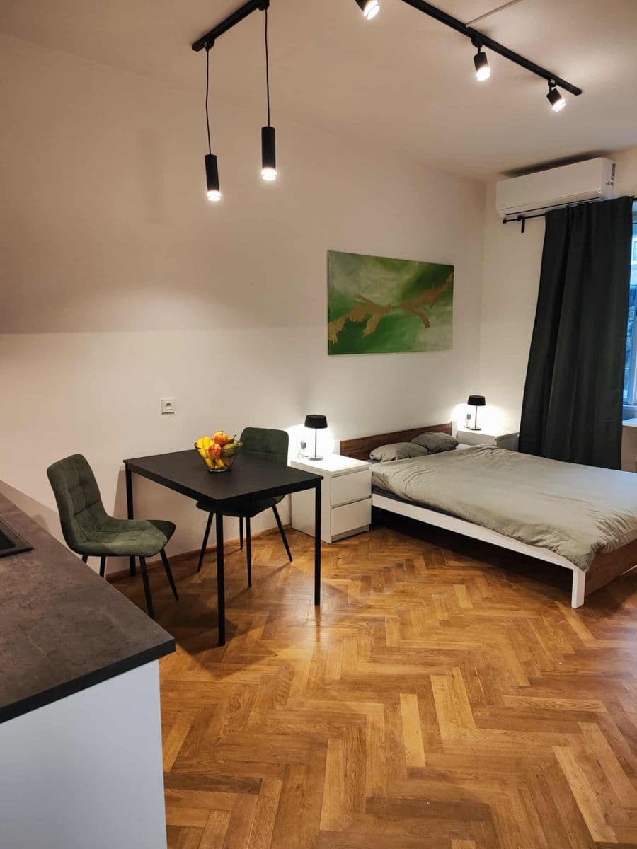 Prenájom bytu 27 m², Žerotínova, Praha, Praha Prenájom bytu 27 m², Žerotínova, Praha, Praha