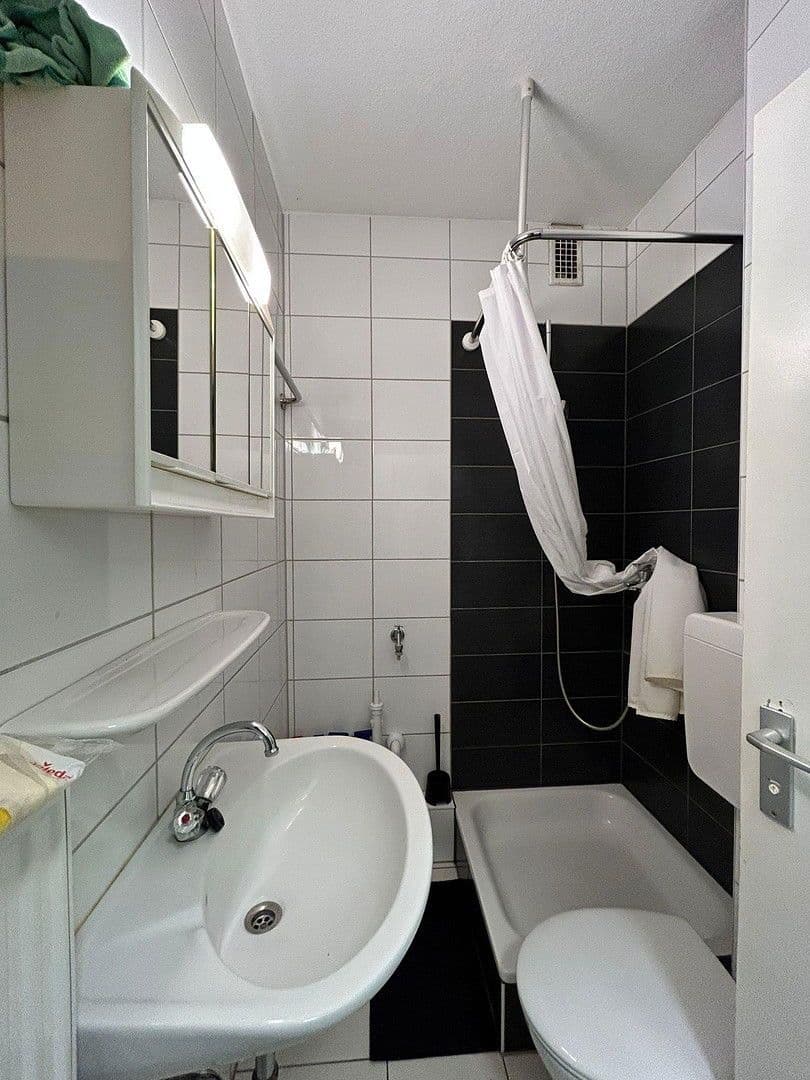 Prenájom bytu 1-izbový 32 m², Kronberger Straße 7, Frankfurt am Main, Hesensko Prenájom bytu 1-izbový 32 m², Kronberger Straße 7, Frankfurt am Main, Hesensko