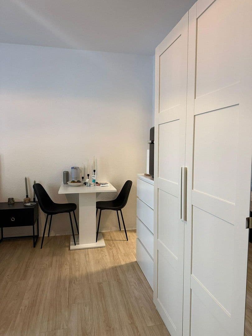 Prenájom bytu 1-izbový 32 m², Kronberger Straße 7, Frankfurt am Main, Hesensko Prenájom bytu 1-izbový 32 m², Kronberger Straße 7, Frankfurt am Main, Hesensko