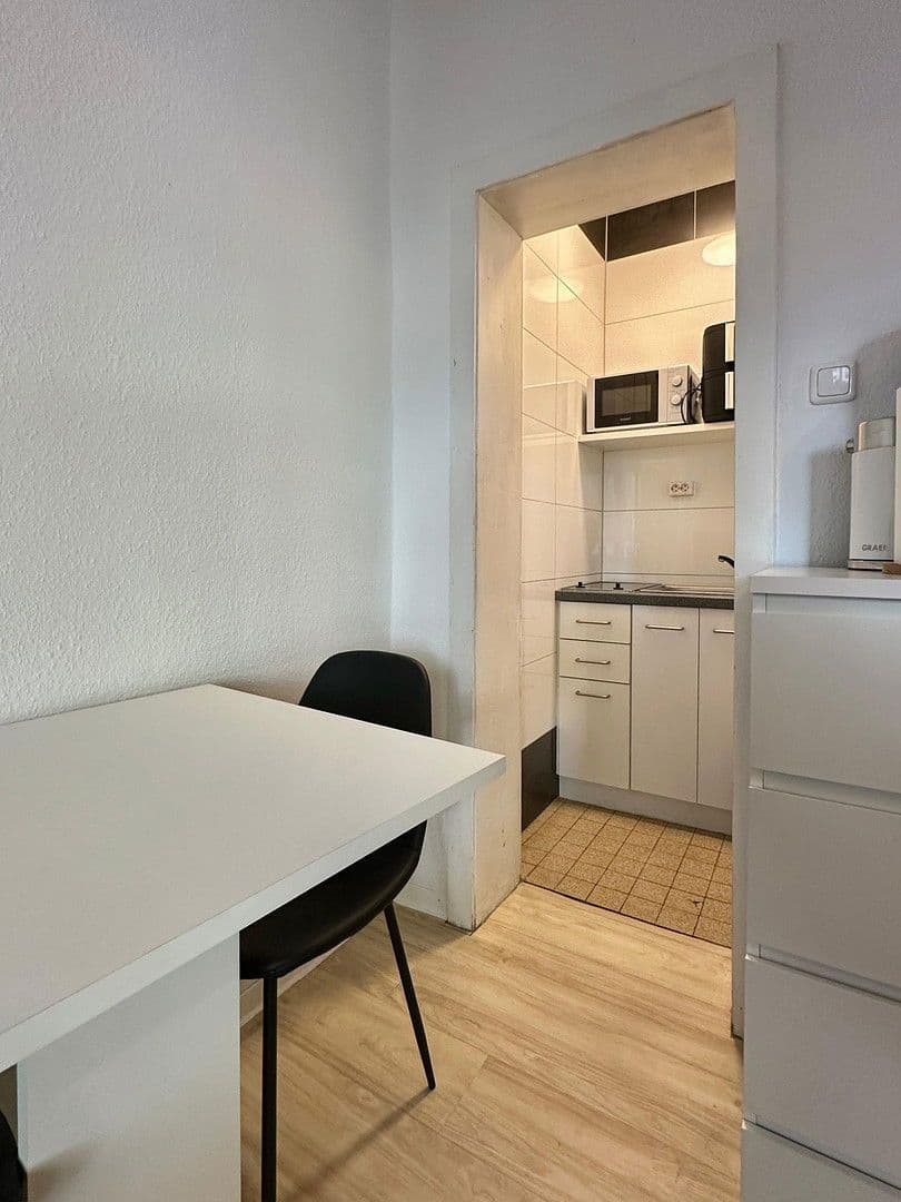 Prenájom bytu 1-izbový 32 m², Kronberger Straße 7, Frankfurt am Main, Hesensko Prenájom bytu 1-izbový 32 m², Kronberger Straße 7, Frankfurt am Main, Hesensko