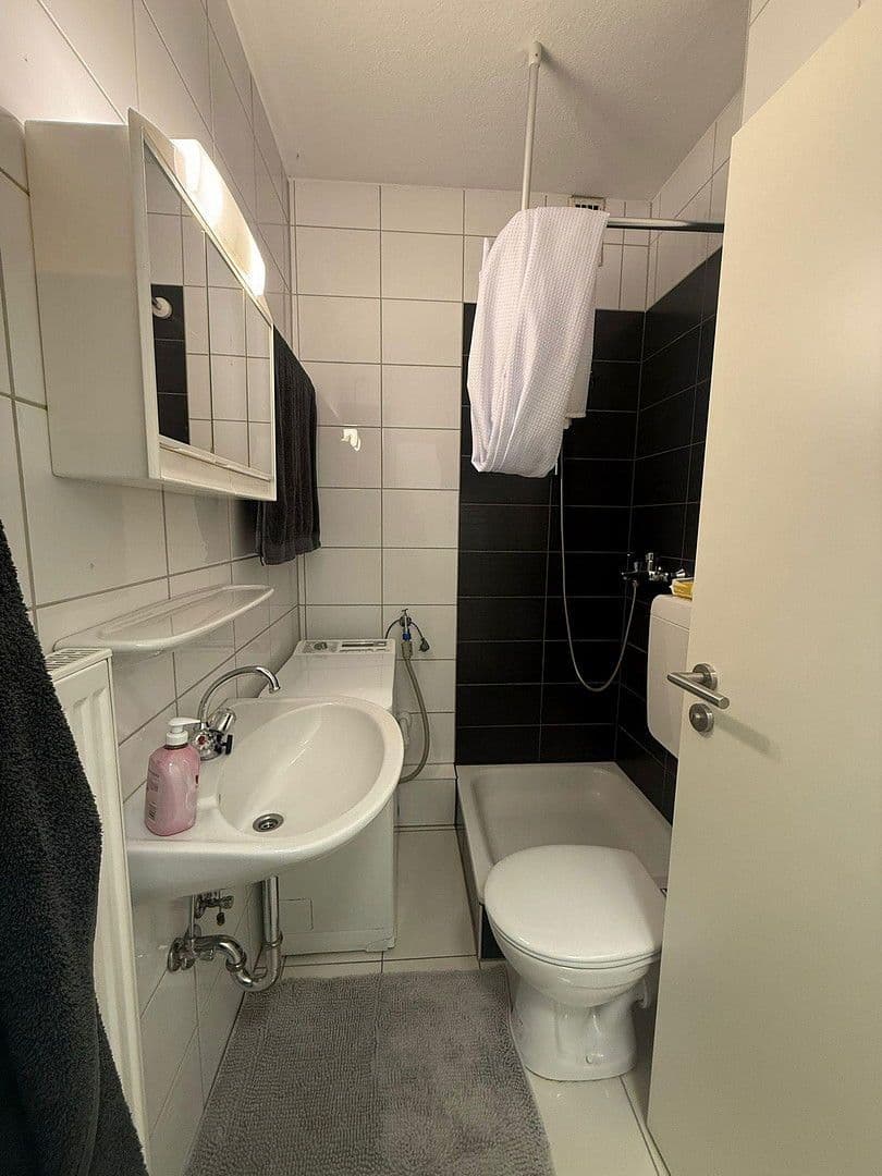 Prenájom bytu 1-izbový 32 m², Kronberger Straße 7, Frankfurt am Main, Hesensko Prenájom bytu 1-izbový 32 m², Kronberger Straße 7, Frankfurt am Main, Hesensko