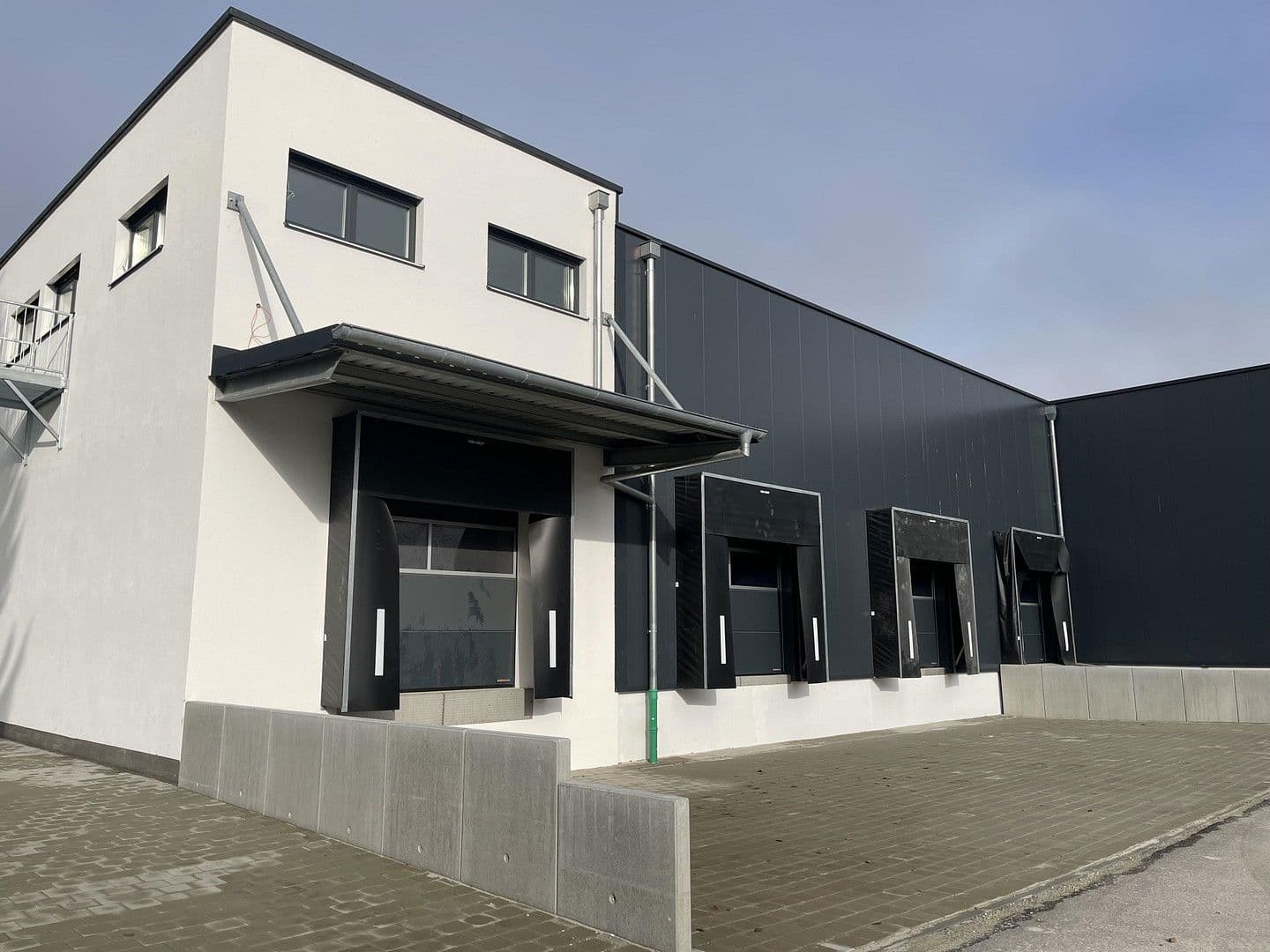 Prenájom nebytového priestoru 2.212 m², Winzerleite 4, Passau, Bavorsko Prenájom nebytového priestoru 2.212 m², Winzerleite 4, Passau, Bavorsko