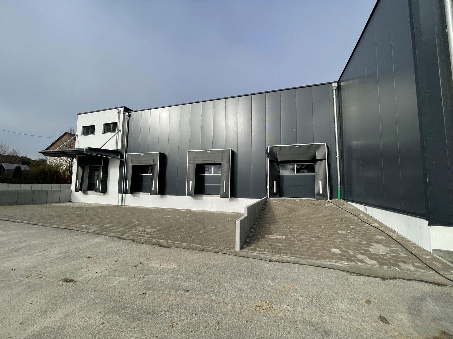 Prenájom nebytového priestoru 2.212 m², Winzerleite 4, Passau, Bavorsko Prenájom nebytového priestoru 2.212 m², Winzerleite 4, Passau, Bavorsko