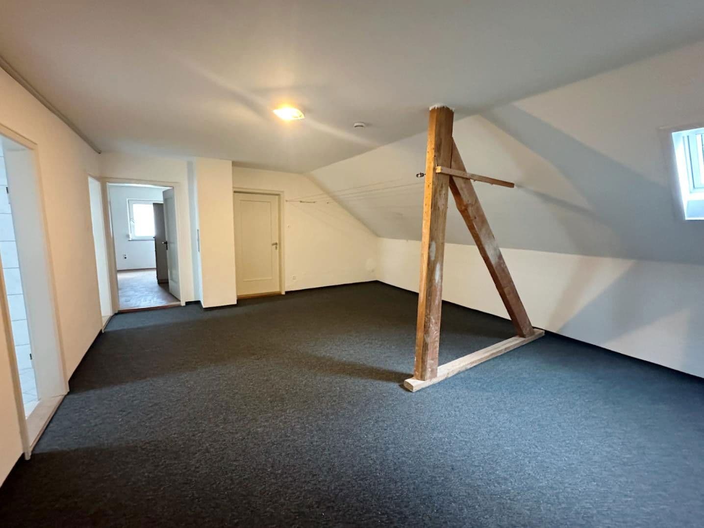 Predaj domu 1.109 m², pozemek 2.337 m², Herzogenaurach, Bavorsko Predaj domu 1.109 m², pozemek 2.337 m², Herzogenaurach, Bavorsko