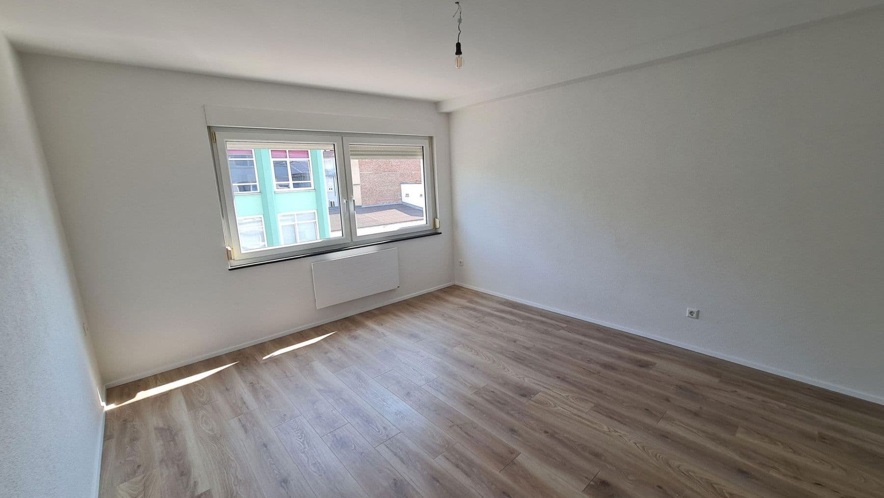 Prenájom bytu 3-izbový 90 m², Westliche Karl-Friedrich-Straße 150, Pforzheim, Bádensko-Wurttembersko Prenájom bytu 3-izbový 90 m², Westliche Karl-Friedrich-Straße 150, Pforzheim, Bádensko-Wurttembersko