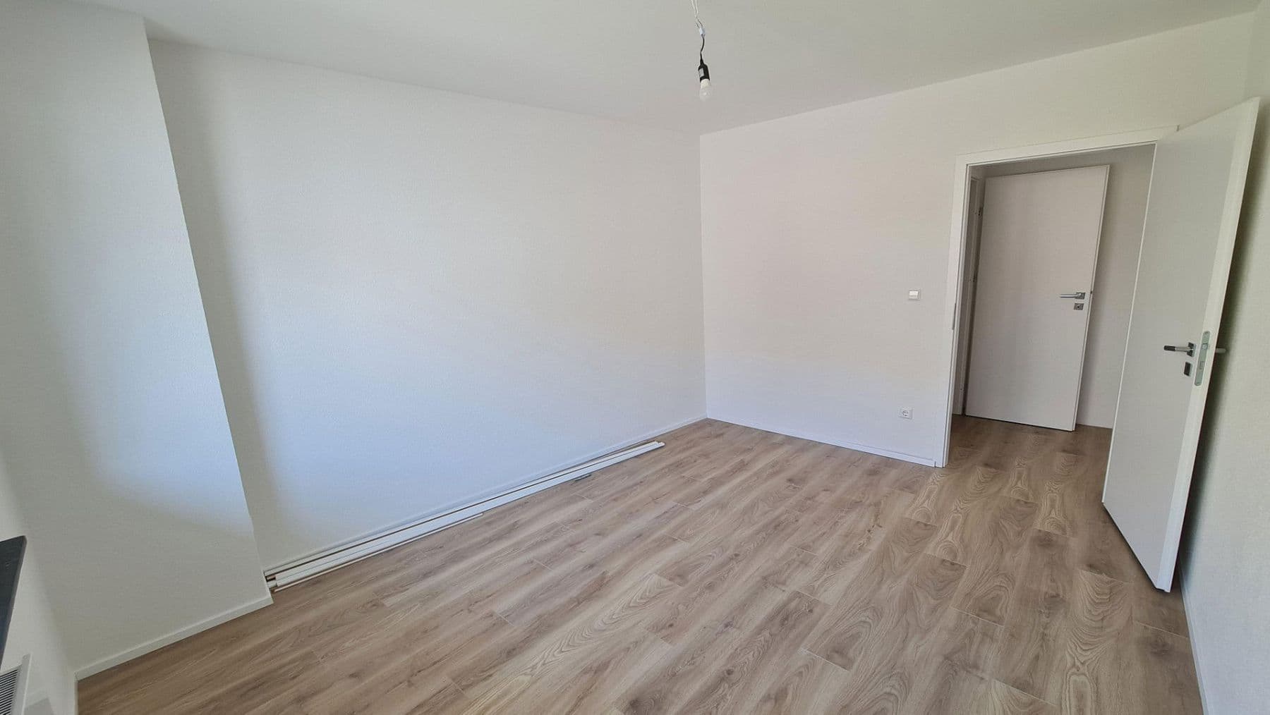 Prenájom bytu 3-izbový 90 m², Westliche Karl-Friedrich-Straße 150, Pforzheim, Bádensko-Wurttembersko Prenájom bytu 3-izbový 90 m², Westliche Karl-Friedrich-Straße 150, Pforzheim, Bádensko-Wurttembersko