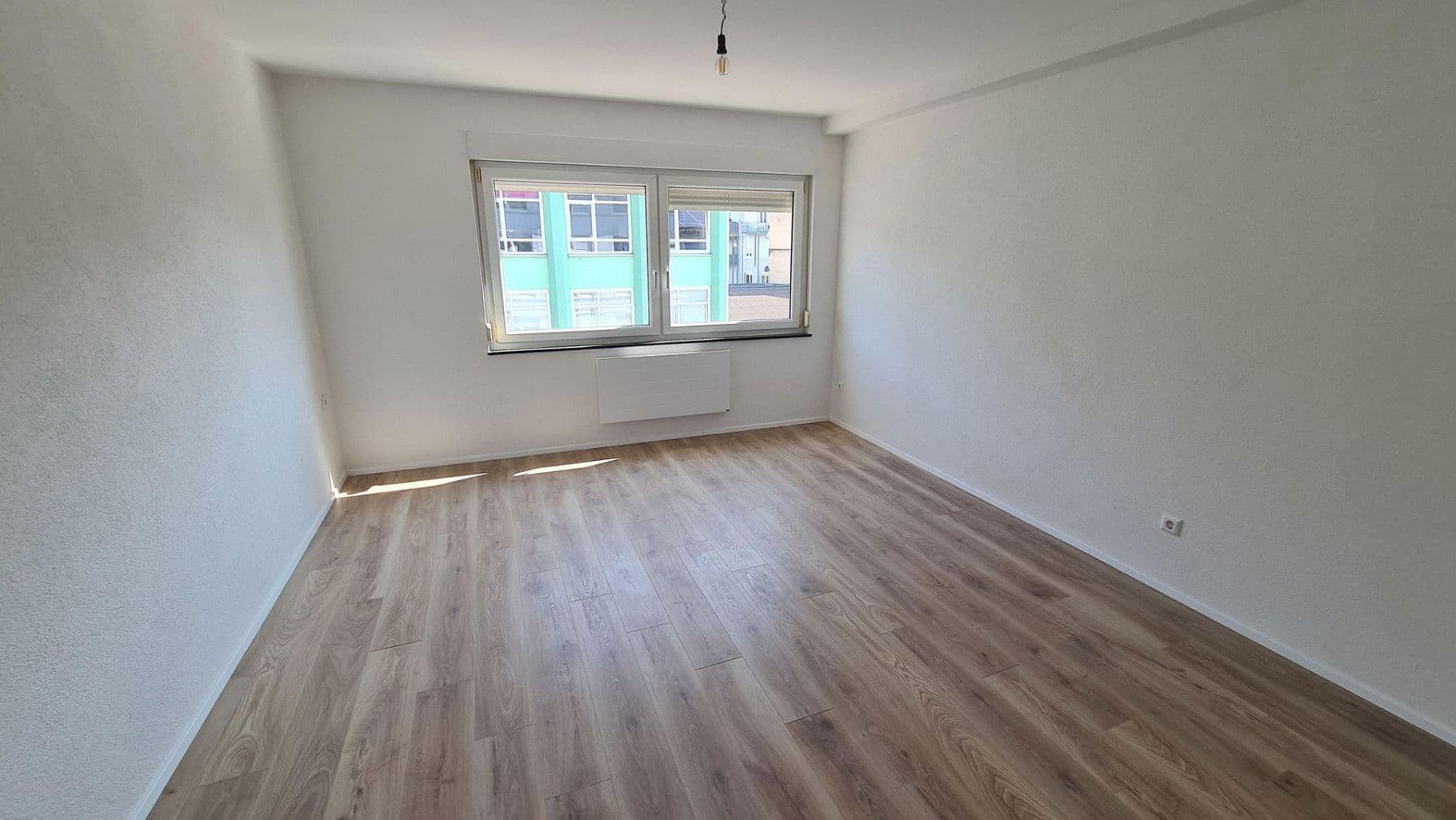Prenájom bytu 3-izbový 90 m², Westliche Karl-Friedrich-Straße 150, Pforzheim, Bádensko-Wurttembersko Prenájom bytu 3-izbový 90 m², Westliche Karl-Friedrich-Straße 150, Pforzheim, Bádensko-Wurttembersko