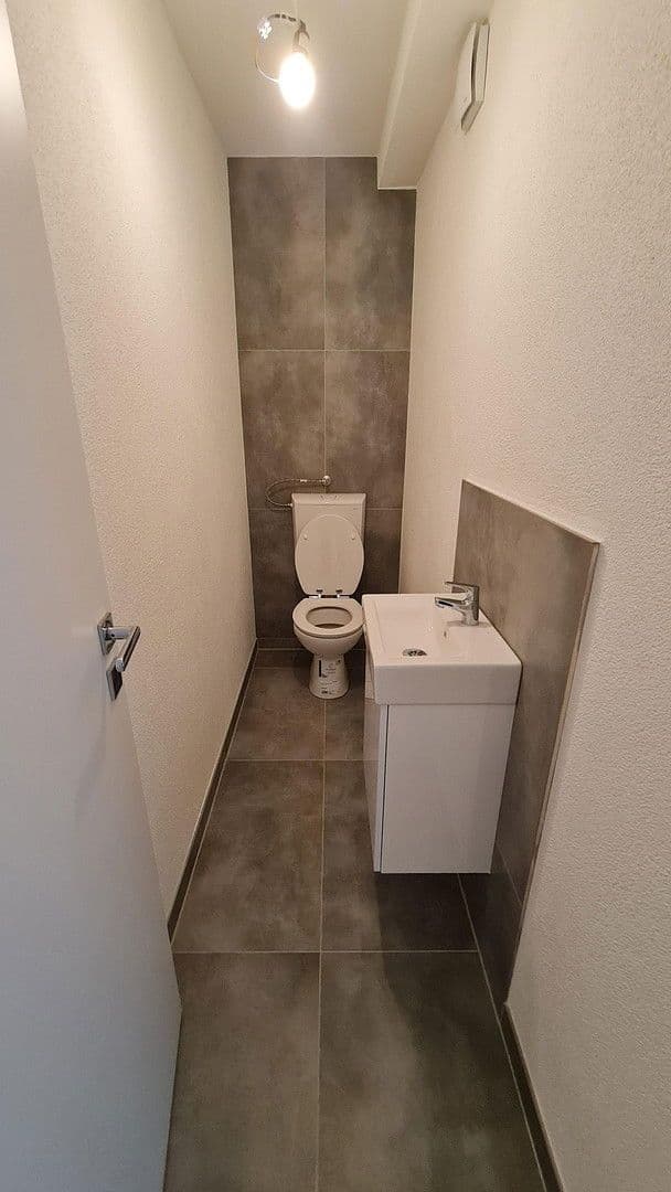 Prenájom bytu 3-izbový 90 m², Westliche Karl-Friedrich-Straße 150, Pforzheim, Bádensko-Wurttembersko Prenájom bytu 3-izbový 90 m², Westliche Karl-Friedrich-Straße 150, Pforzheim, Bádensko-Wurttembersko