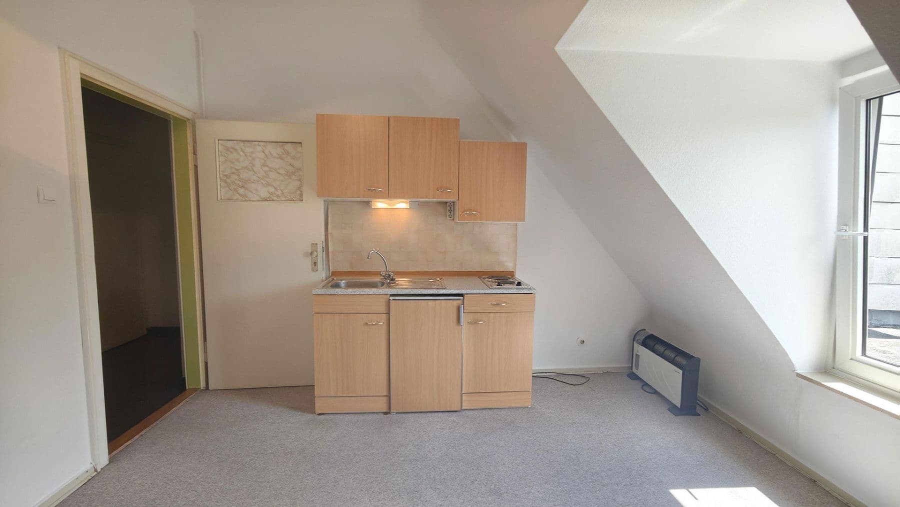 Prenájom bytu 4-izbový 115 m², Steinmetzstr. 6, Hannover, Dolné Sasko Prenájom bytu 4-izbový 115 m², Steinmetzstr. 6, Hannover, Dolné Sasko