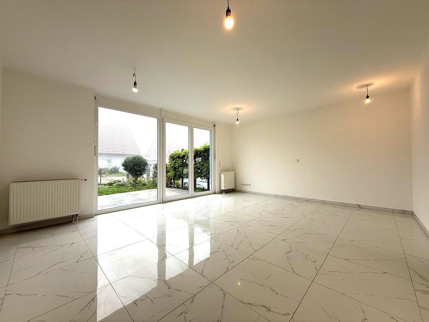 Predaj domu 137 m², pozemek 200 m², Am Weiher 26, Weingarten (Pfalz), Porýnie-Falcko Predaj domu 137 m², pozemek 200 m², Am Weiher 26, Weingarten (Pfalz), Porýnie-Falcko