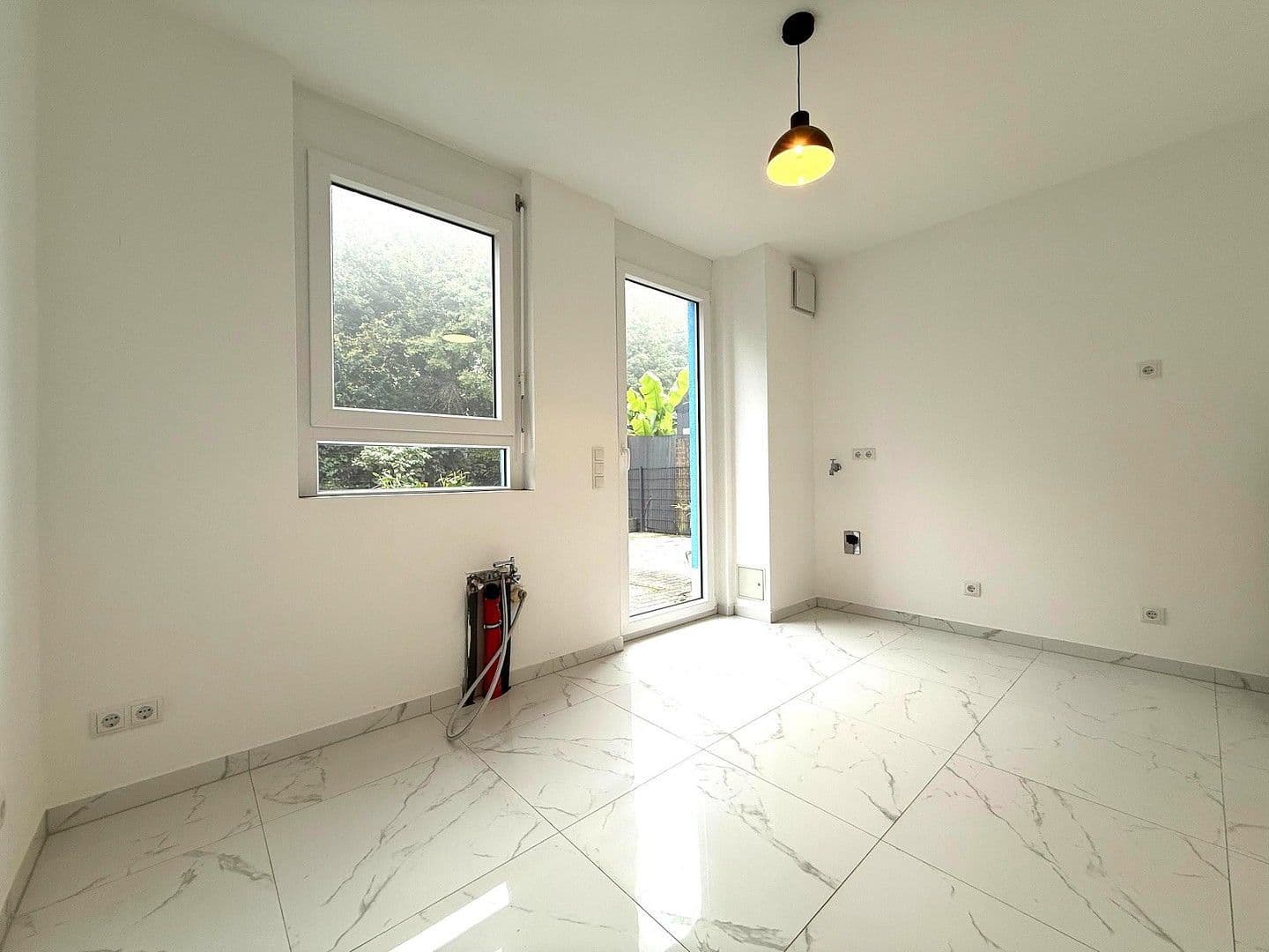 Predaj domu 137 m², pozemek 200 m², Am Weiher 26, Weingarten (Pfalz), Porýnie-Falcko Predaj domu 137 m², pozemek 200 m², Am Weiher 26, Weingarten (Pfalz), Porýnie-Falcko