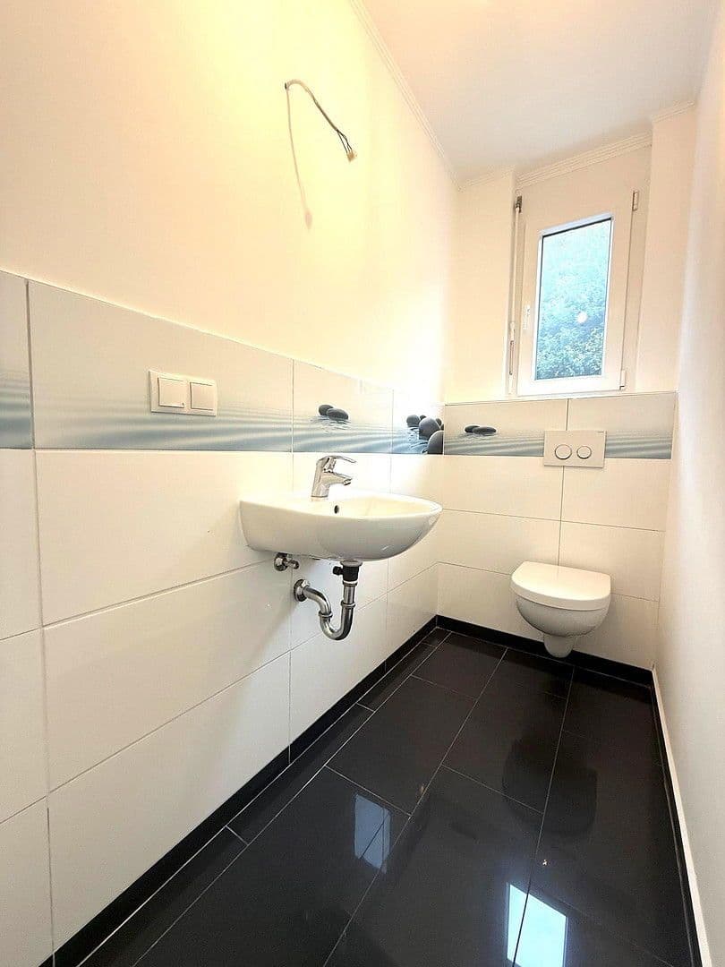 Predaj domu 137 m², pozemek 200 m², Am Weiher 26, Weingarten (Pfalz), Porýnie-Falcko Predaj domu 137 m², pozemek 200 m², Am Weiher 26, Weingarten (Pfalz), Porýnie-Falcko