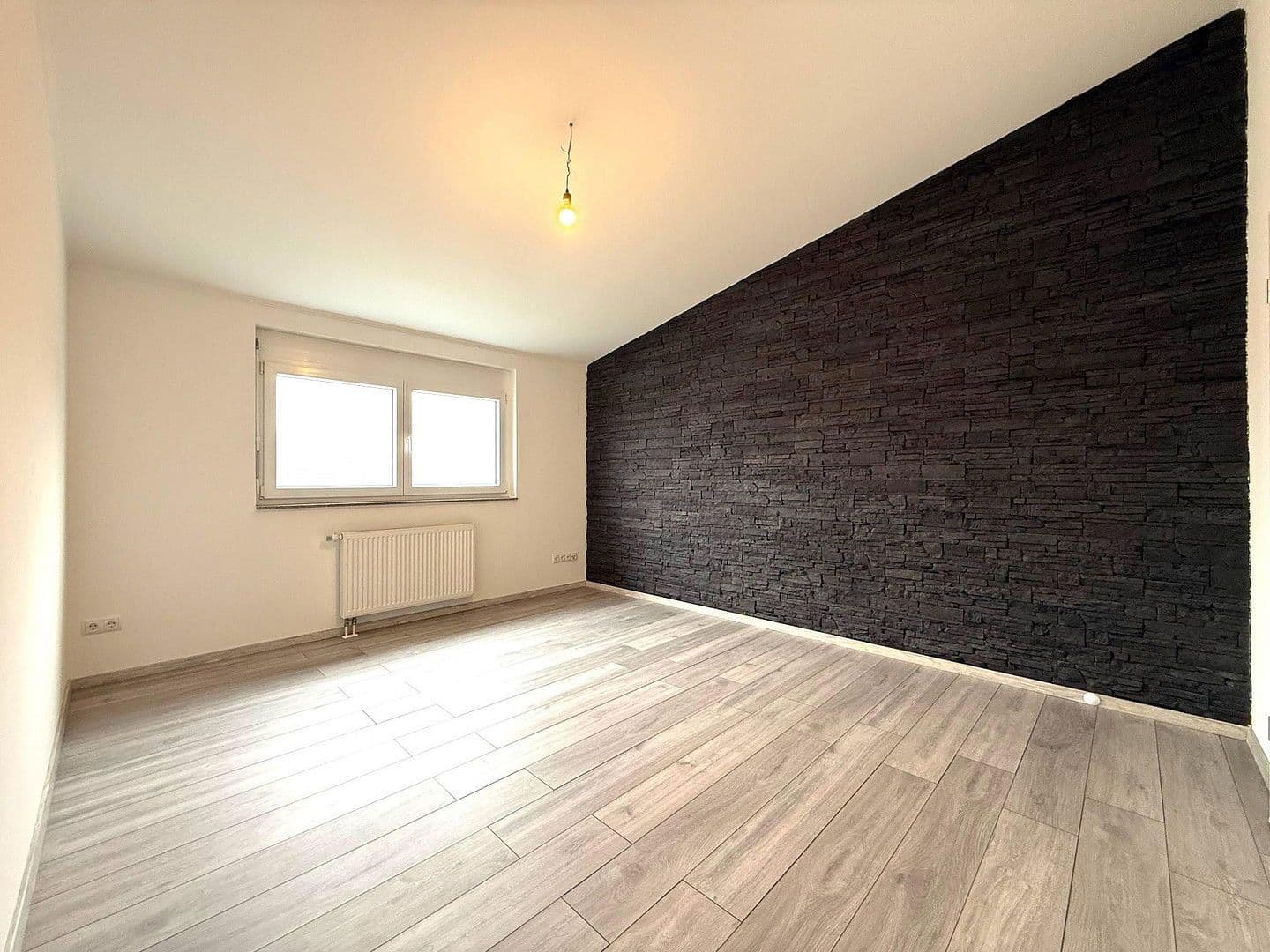 Predaj domu 137 m², pozemek 200 m², Am Weiher 26, Weingarten (Pfalz), Porýnie-Falcko Predaj domu 137 m², pozemek 200 m², Am Weiher 26, Weingarten (Pfalz), Porýnie-Falcko