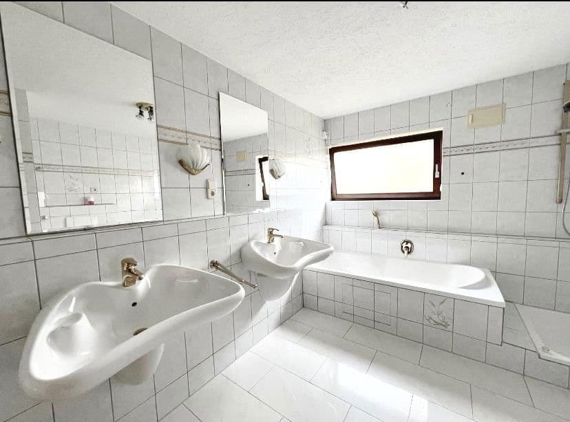 Predaj domu 250 m², pozemek 313 m², 6 km nördlich von, Göppingen, Bádensko-Wurttembersko Predaj domu 250 m², pozemek 313 m², 6 km nördlich von, Göppingen, Bádensko-Wurttembersko