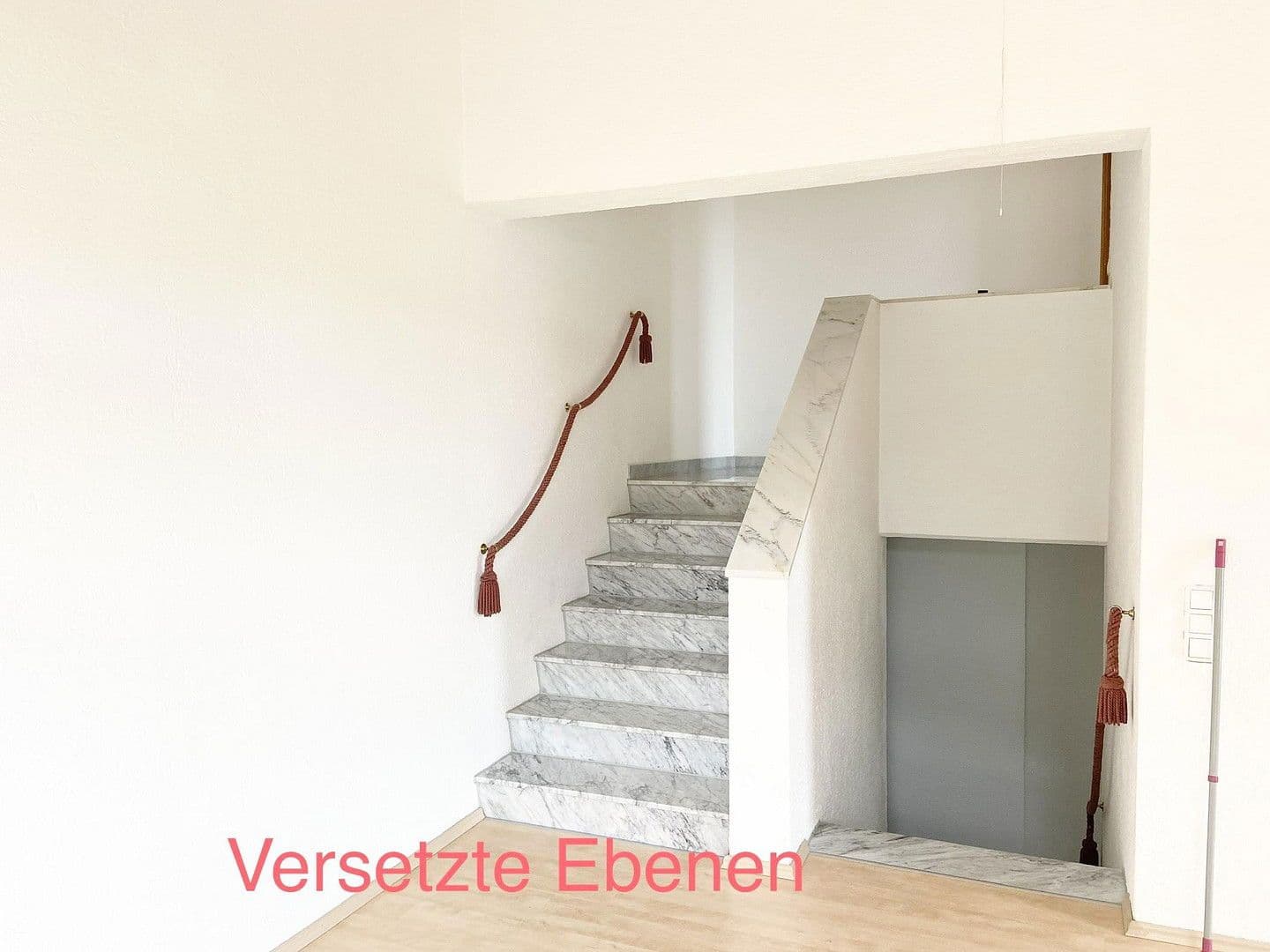 Predaj domu 250 m², pozemek 313 m², 6 km nördlich von, Göppingen, Bádensko-Wurttembersko Predaj domu 250 m², pozemek 313 m², 6 km nördlich von, Göppingen, Bádensko-Wurttembersko