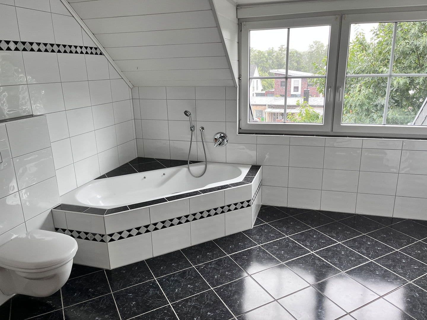 Prenájom bytu 3-izbový 160 m², Heinsberg, Severné Porýnie - Westfálsko Prenájom bytu 3-izbový 160 m², Heinsberg, Severné Porýnie - Westfálsko