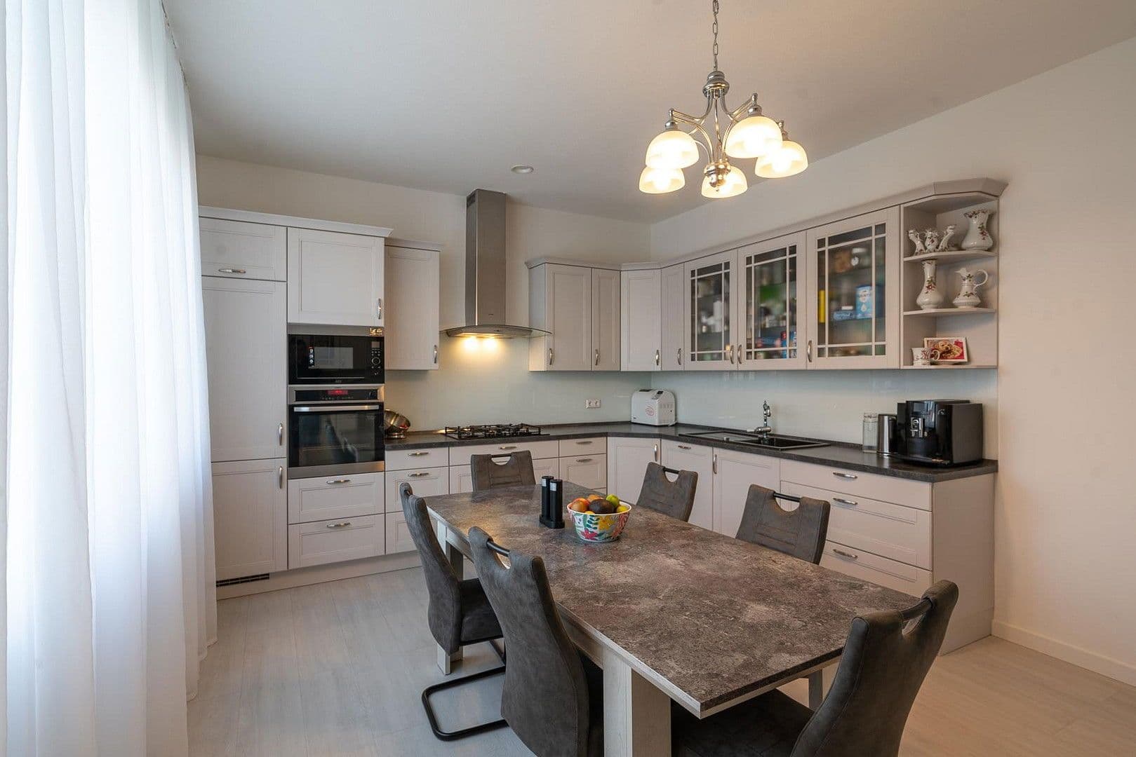 Predaj domu 315 m², pozemek 727 m², Satteldorf, Bádensko-Wurttembersko Predaj domu 315 m², pozemek 727 m², Satteldorf, Bádensko-Wurttembersko