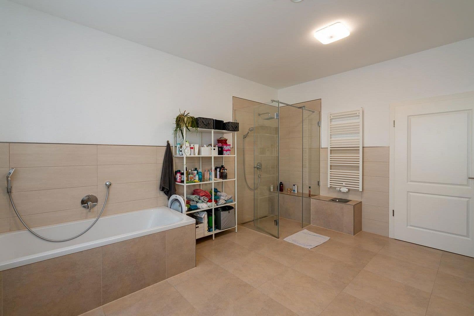 Predaj domu 315 m², pozemek 727 m², Satteldorf, Bádensko-Wurttembersko Predaj domu 315 m², pozemek 727 m², Satteldorf, Bádensko-Wurttembersko