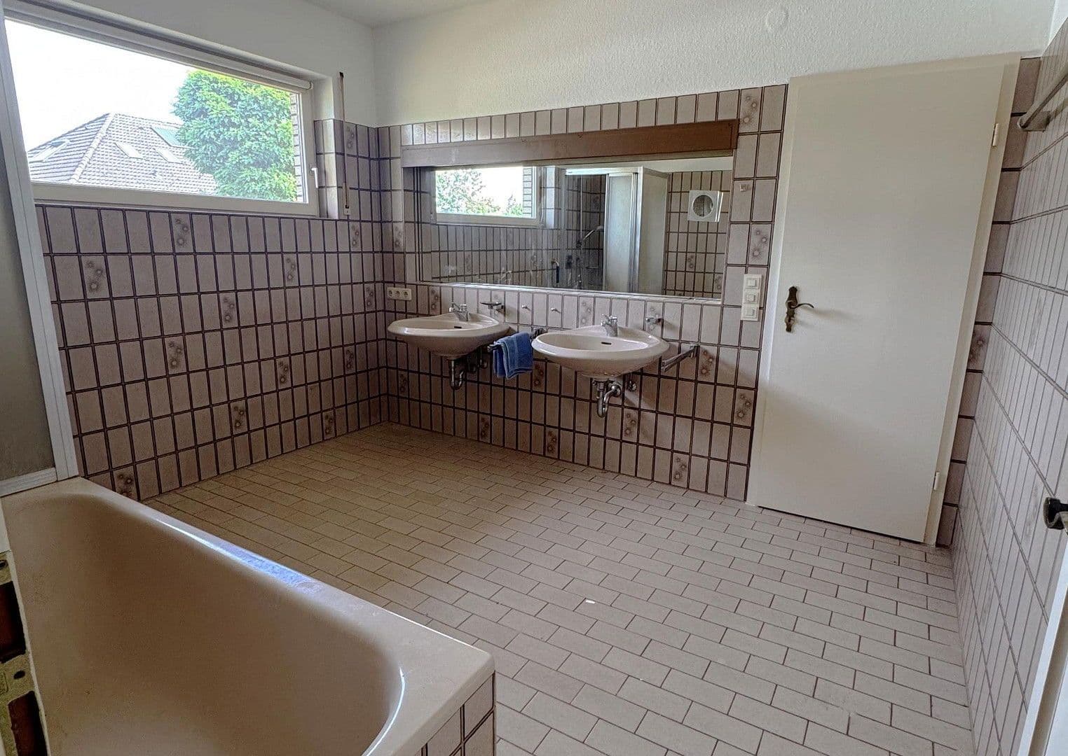 Predaj domu 293 m², pozemek 1.300 m², Schützenstraße 25, Visselhövede, Dolné Sasko Predaj domu 293 m², pozemek 1.300 m², Schützenstraße 25, Visselhövede, Dolné Sasko