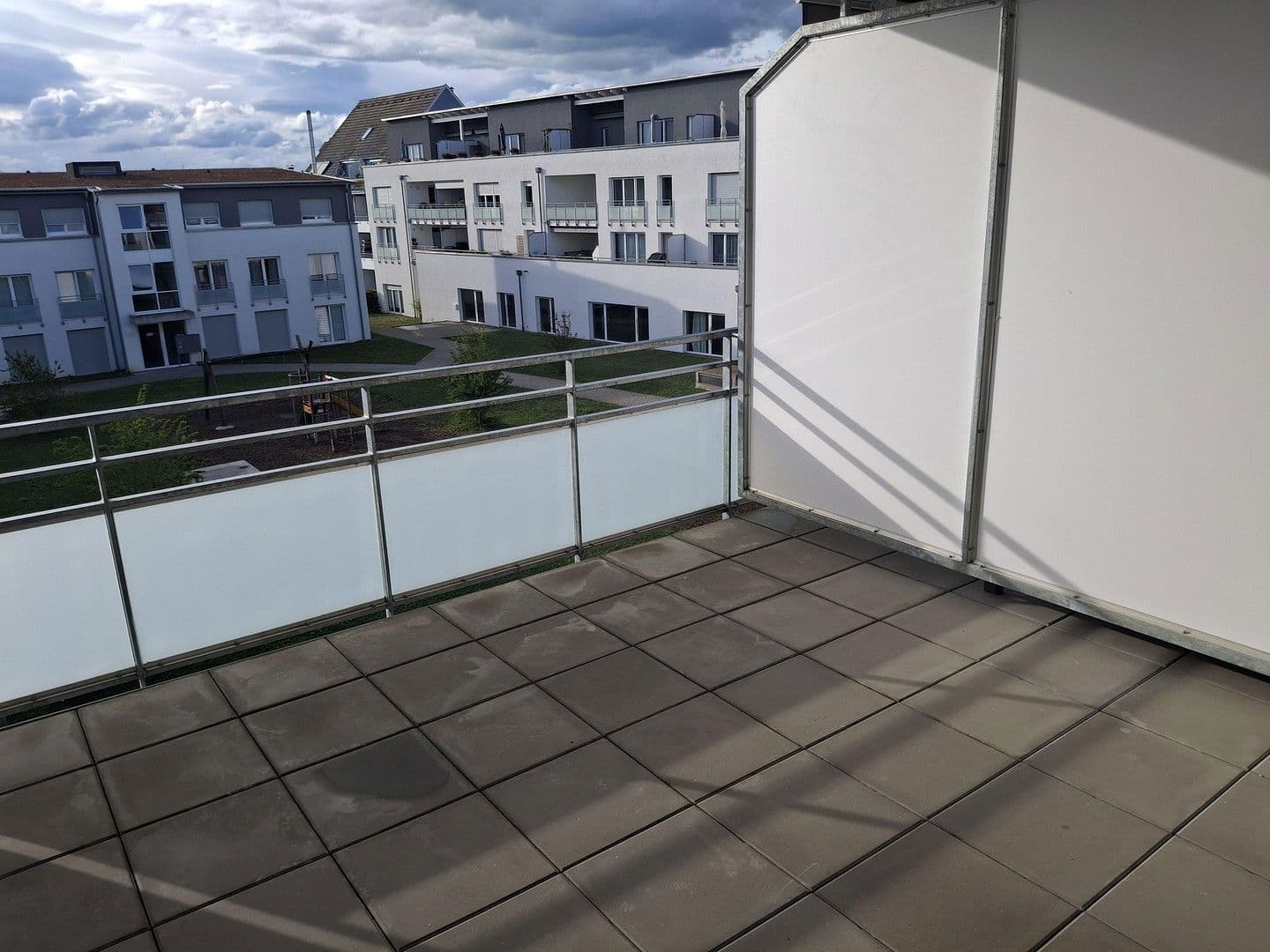 Prenájom bytu 3-izbový 86 m², Pommernstr 2B, Neuenburg am Rhein, Bádensko-Wurttembersko Prenájom bytu 3-izbový 86 m², Pommernstr 2B, Neuenburg am Rhein, Bádensko-Wurttembersko