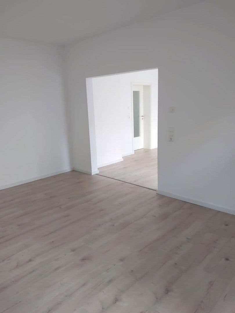 Prenájom bytu 2-izbový 94 m², Humboldtstraße 8, Reichenbach, Sasko Prenájom bytu 2-izbový 94 m², Humboldtstraße 8, Reichenbach, Sasko