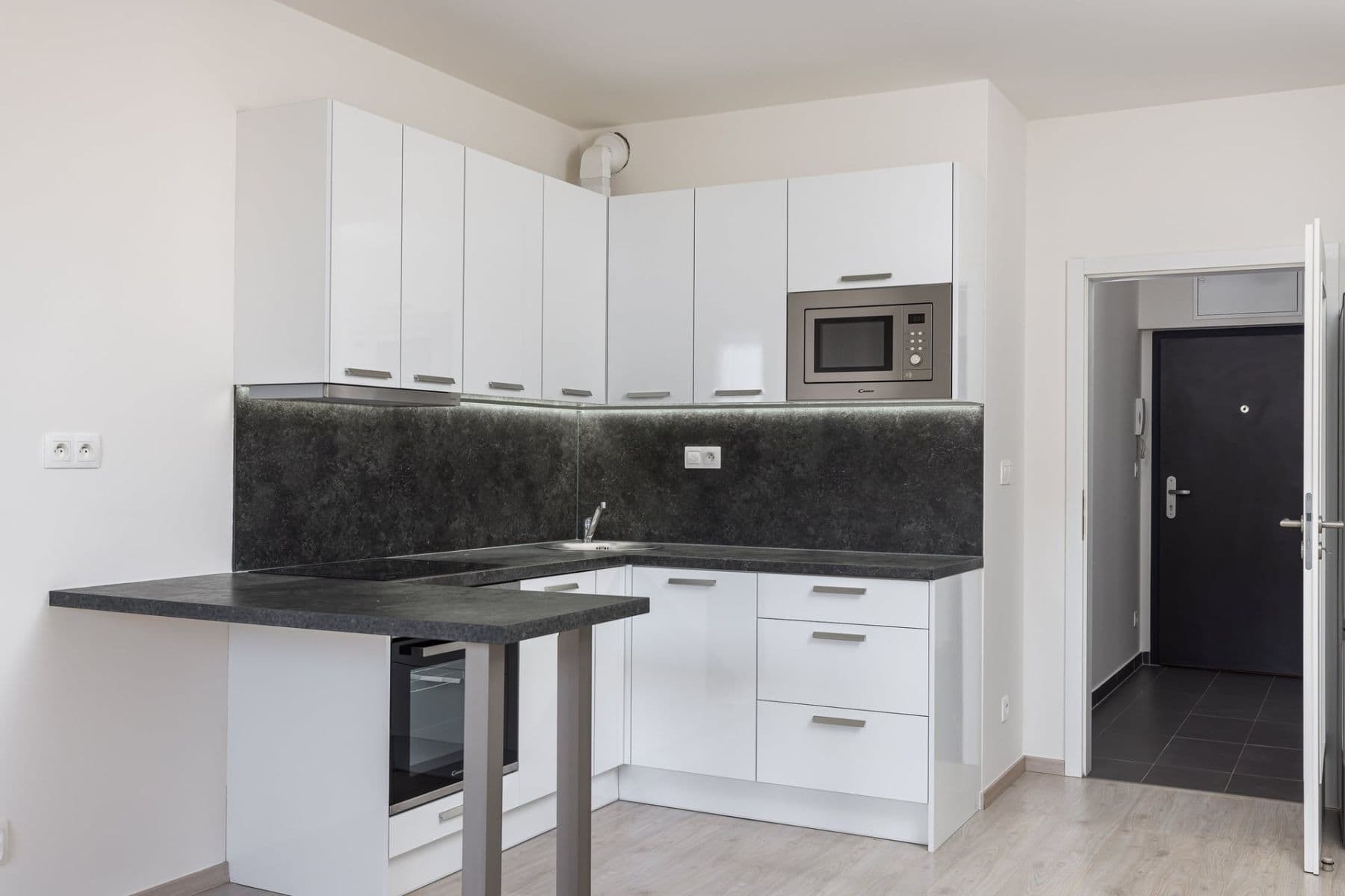 Prenájom bytu 1-izbový 31 m², Škrábkových, Praha, Praha Prenájom bytu 1-izbový 31 m², Škrábkových, Praha, Praha