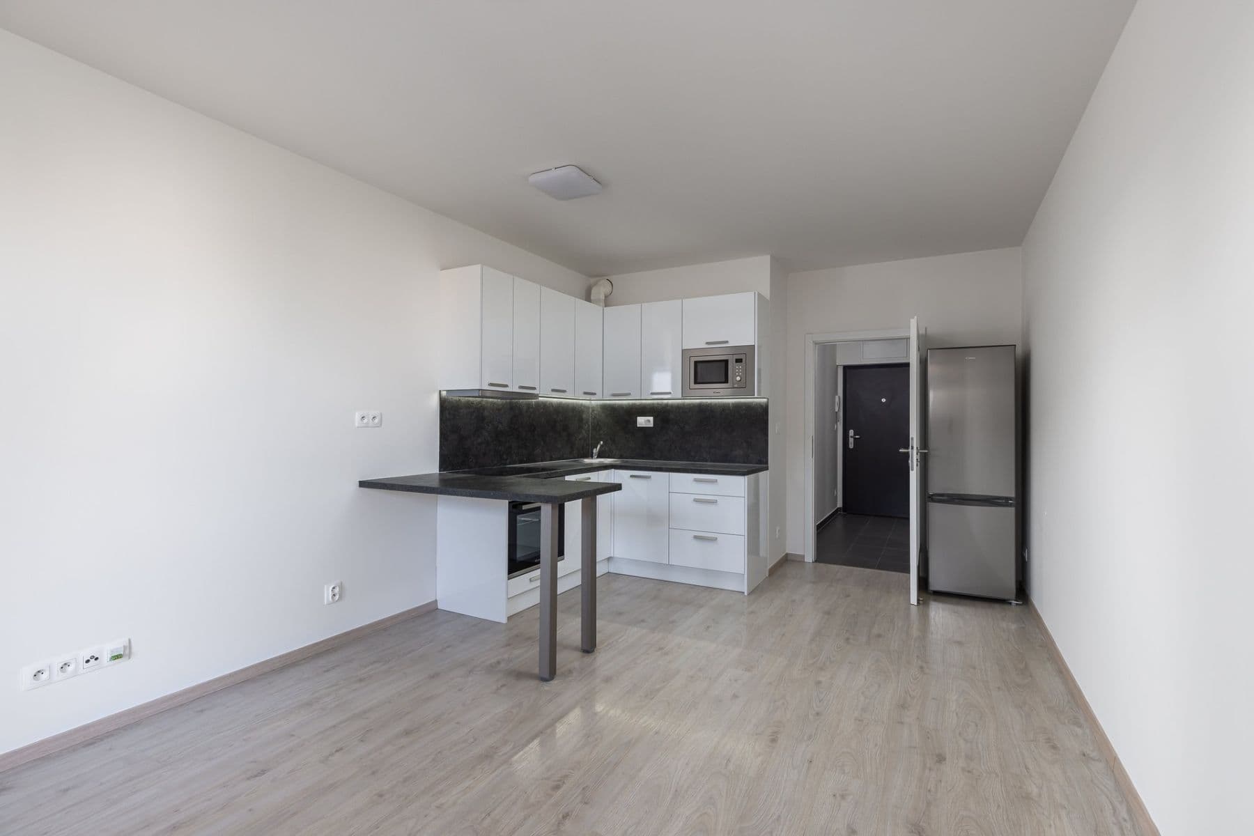 Prenájom bytu 1-izbový 31 m², Škrábkových, Praha, Praha Prenájom bytu 1-izbový 31 m², Škrábkových, Praha, Praha