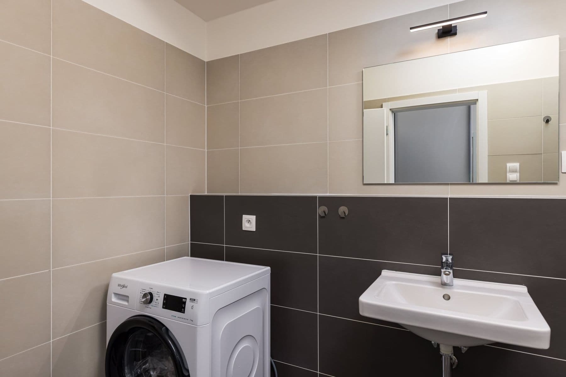 Prenájom bytu 1-izbový 31 m², Škrábkových, Praha, Praha Prenájom bytu 1-izbový 31 m², Škrábkových, Praha, Praha