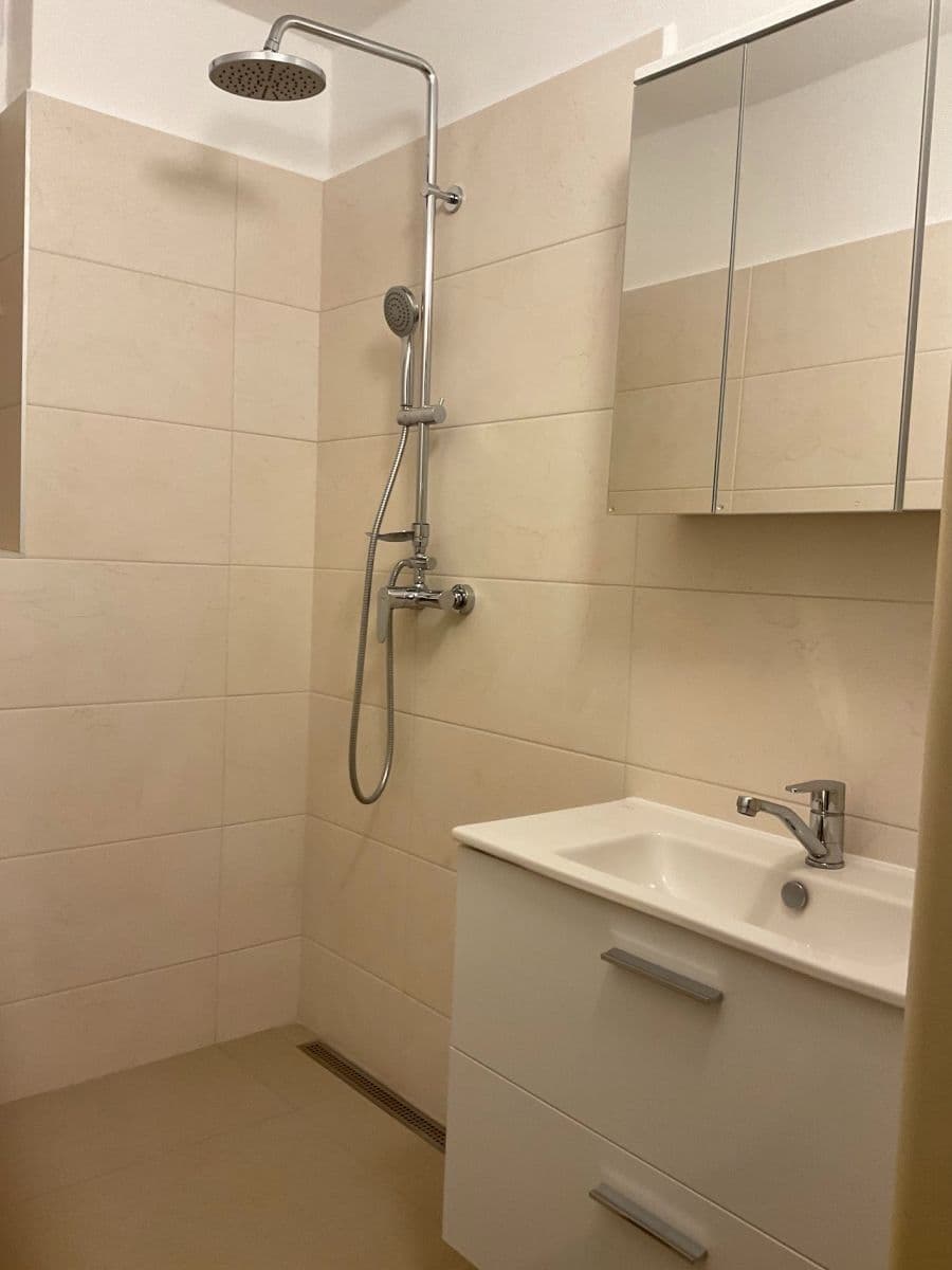 Prenájom bytu 3-izbový 84 m², Jilemnického, Pardubice, Pardubický kraj Prenájom bytu 3-izbový 84 m², Jilemnického, Pardubice, Pardubický kraj