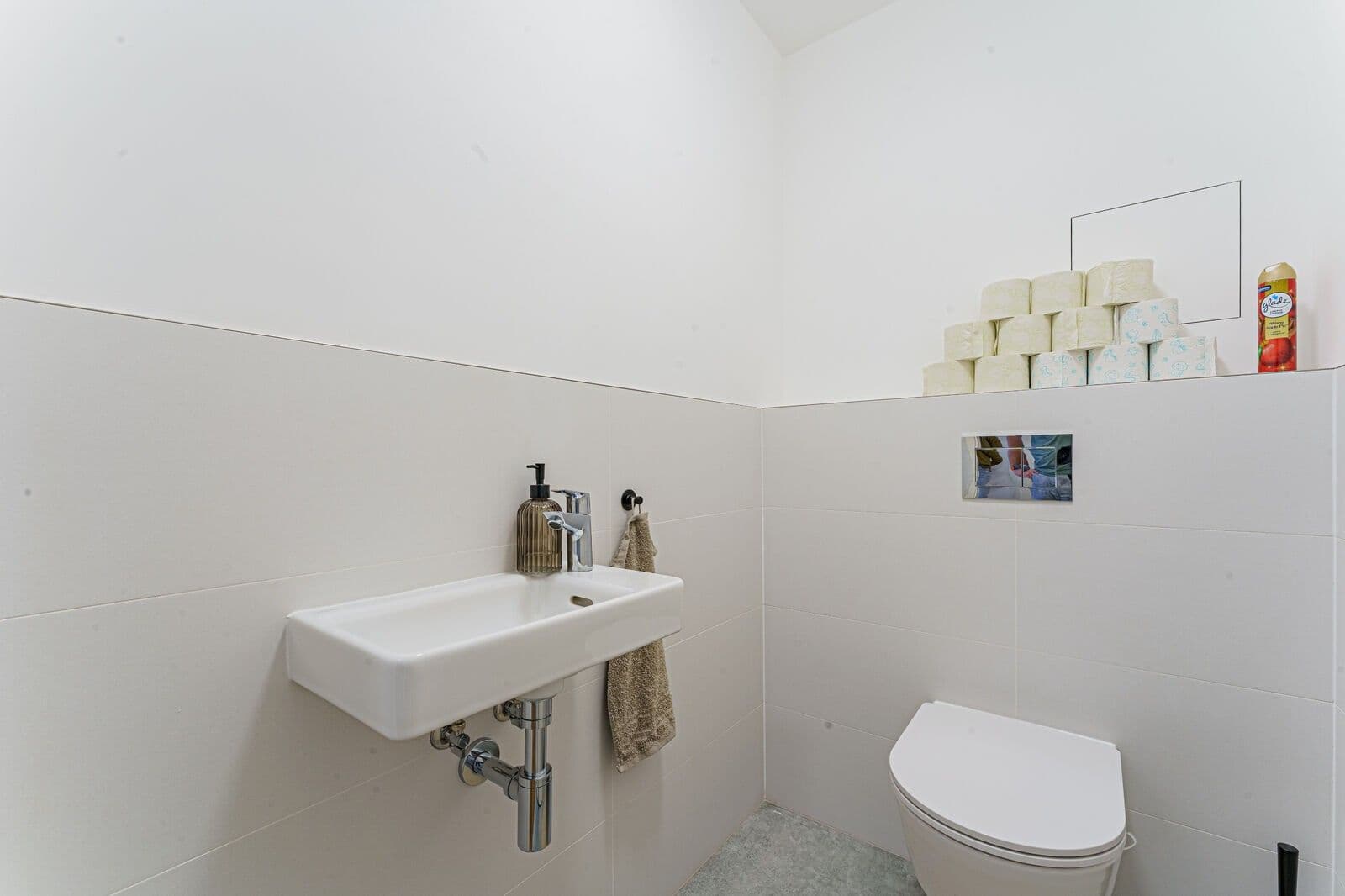 Prenájom bytu 2-izbový 59 m², U Komína, Praha, Praha Prenájom bytu 2-izbový 59 m², U Komína, Praha, Praha