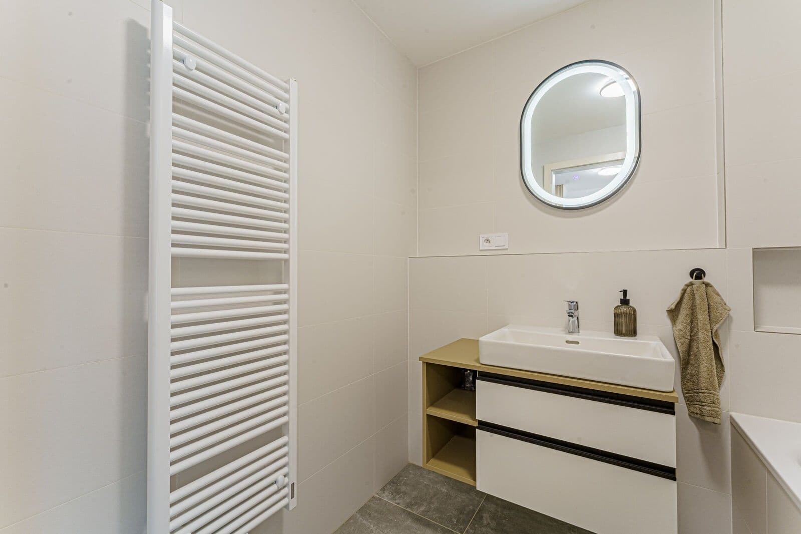 Prenájom bytu 2-izbový 59 m², U Komína, Praha, Praha Prenájom bytu 2-izbový 59 m², U Komína, Praha, Praha