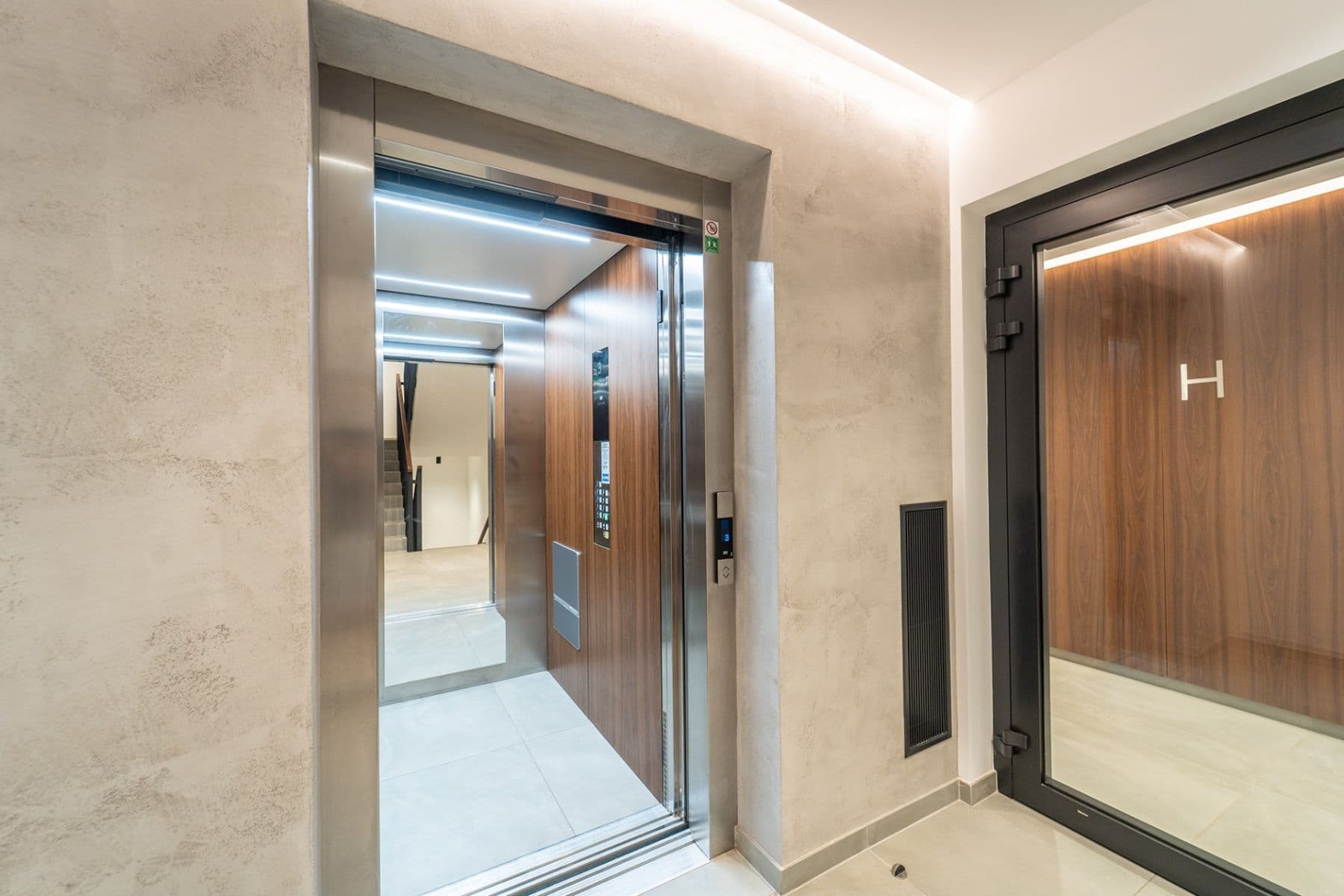 Prenájom bytu 2-izbový 59 m², U Komína, Praha, Praha Prenájom bytu 2-izbový 59 m², U Komína, Praha, Praha