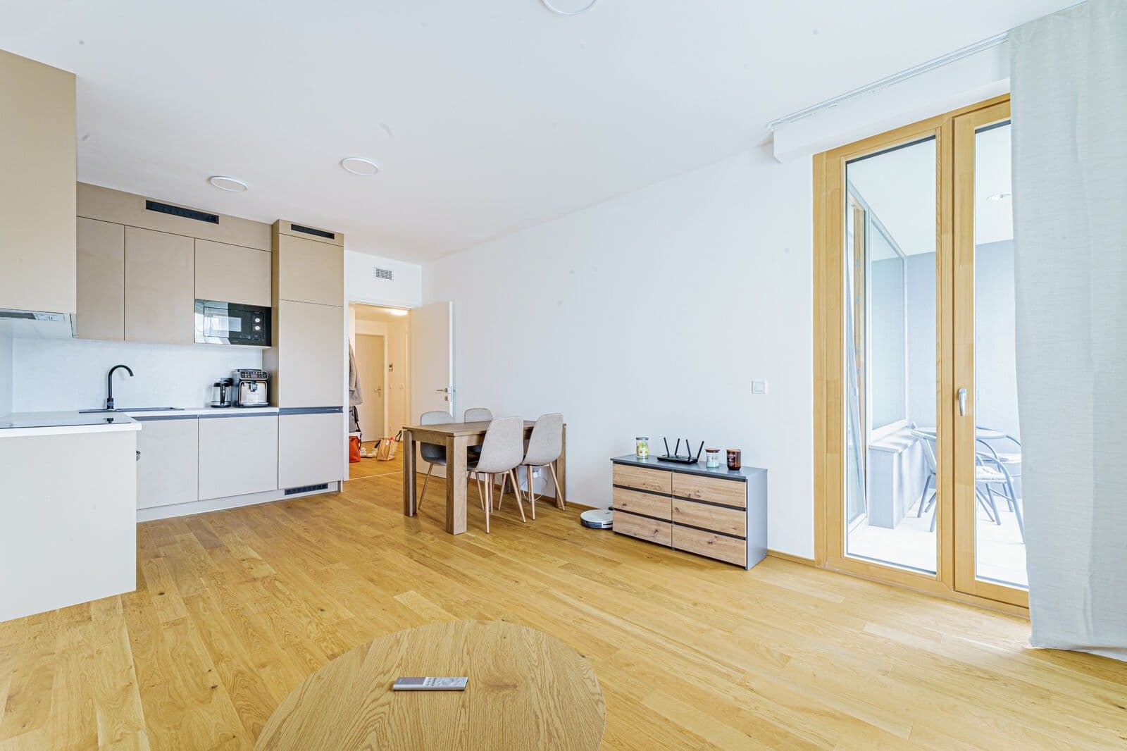 Prenájom bytu 2-izbový 59 m², U Komína, Praha, Praha Prenájom bytu 2-izbový 59 m², U Komína, Praha, Praha