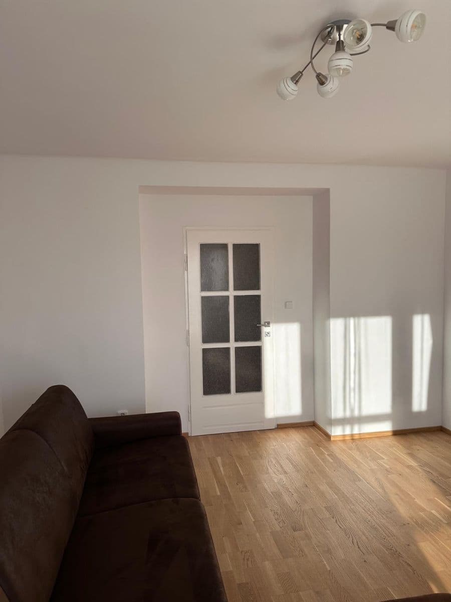 Prenájom bytu 1-izbový 50 m², Okružní, Praha, Praha Prenájom bytu 1-izbový 50 m², Okružní, Praha, Praha