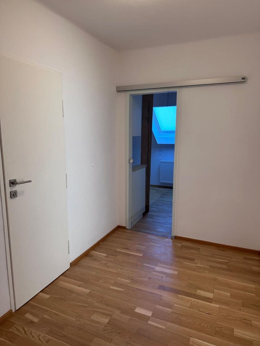 Prenájom bytu 1-izbový 50 m², Okružní, Praha, Praha Prenájom bytu 1-izbový 50 m², Okružní, Praha, Praha