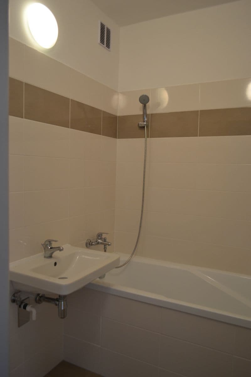 Prenájom bytu 3-izbový 80 m², Mezilesí, Praha, Praha Prenájom bytu 3-izbový 80 m², Mezilesí, Praha, Praha