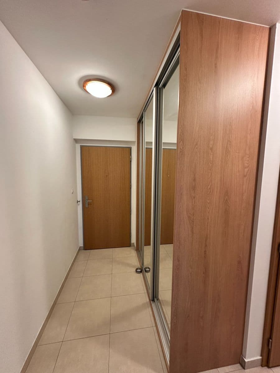 Prenájom bytu 3-izbový 93 m², Nademlejnská, Praha, Praha Prenájom bytu 3-izbový 93 m², Nademlejnská, Praha, Praha