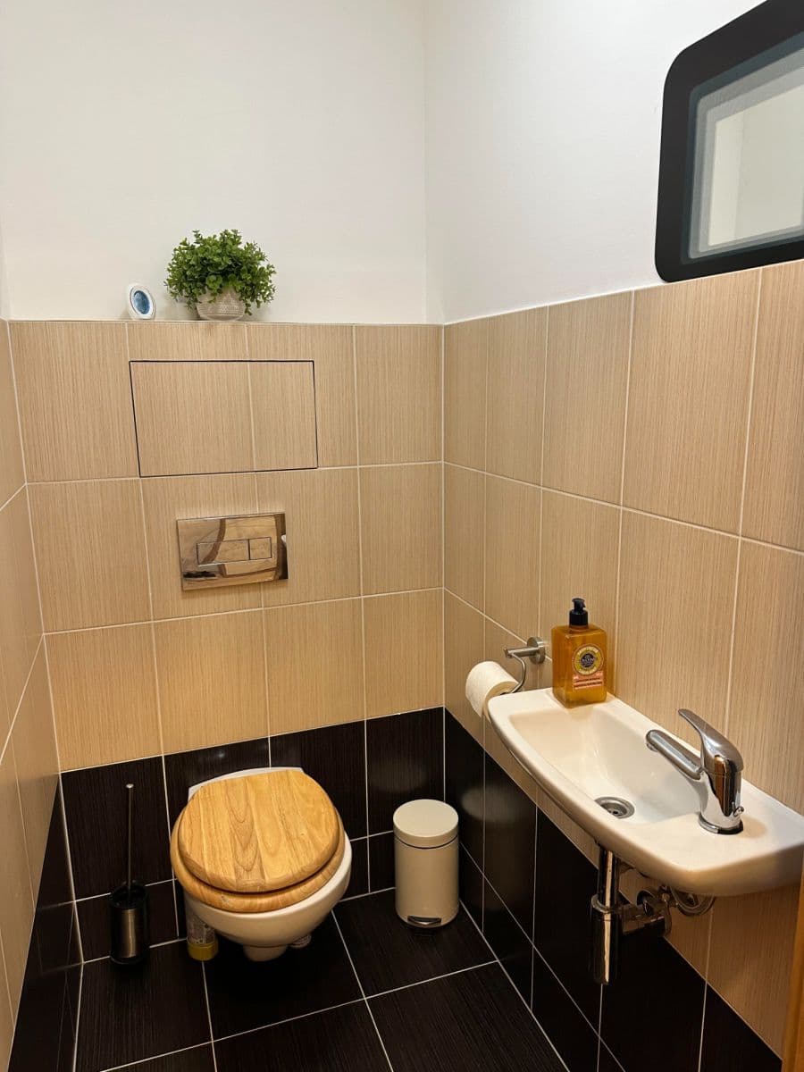 Prenájom bytu 3-izbový 93 m², Nademlejnská, Praha, Praha Prenájom bytu 3-izbový 93 m², Nademlejnská, Praha, Praha