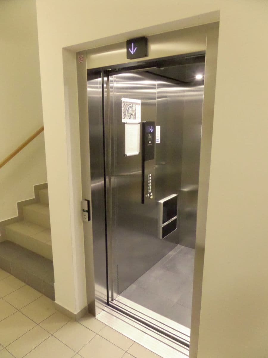 Prenájom bytu 3-izbový 93 m², Nademlejnská, Praha, Praha Prenájom bytu 3-izbový 93 m², Nademlejnská, Praha, Praha