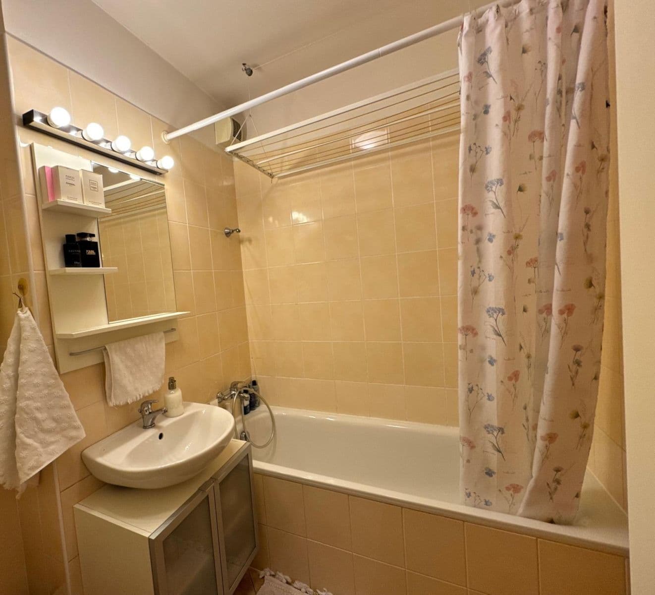 Prenájom bytu 2-izbový 41 m², Werichova, Praha, Praha Prenájom bytu 2-izbový 41 m², Werichova, Praha, Praha