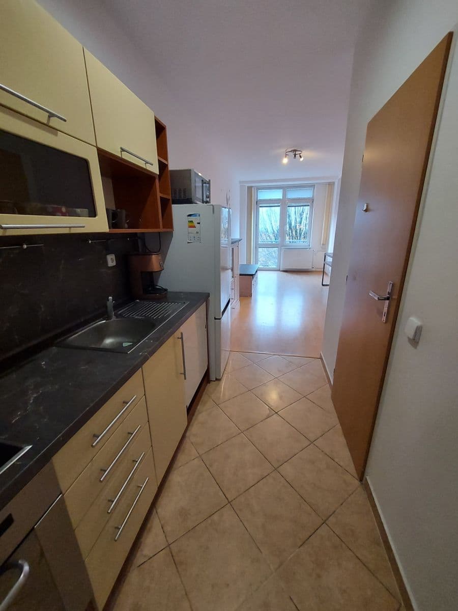 Prenájom bytu 3-izbový 82 m², Pálavské náměstí, Brno, Jihomoravský kraj Prenájom bytu 3-izbový 82 m², Pálavské náměstí, Brno, Jihomoravský kraj