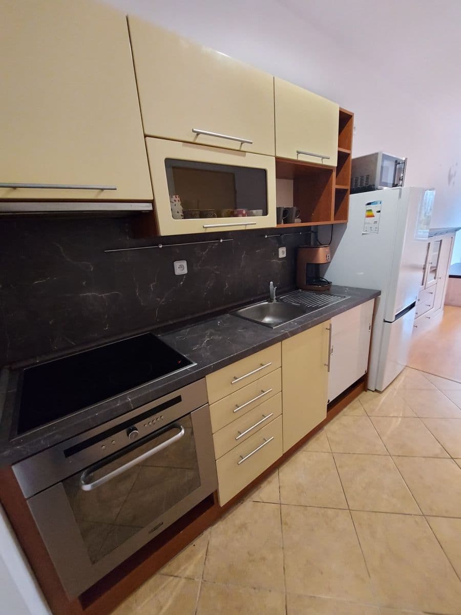 Prenájom bytu 3-izbový 82 m², Pálavské náměstí, Brno, Jihomoravský kraj Prenájom bytu 3-izbový 82 m², Pálavské náměstí, Brno, Jihomoravský kraj