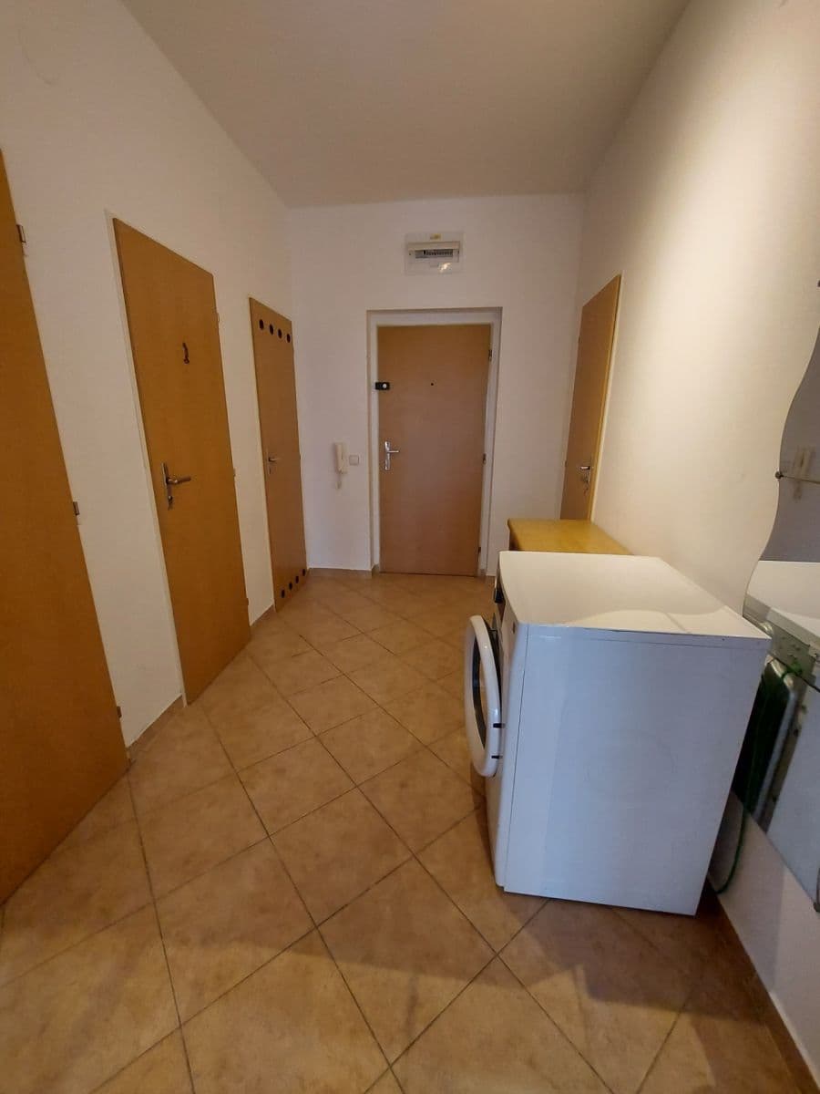 Prenájom bytu 3-izbový 82 m², Pálavské náměstí, Brno, Jihomoravský kraj Prenájom bytu 3-izbový 82 m², Pálavské náměstí, Brno, Jihomoravský kraj