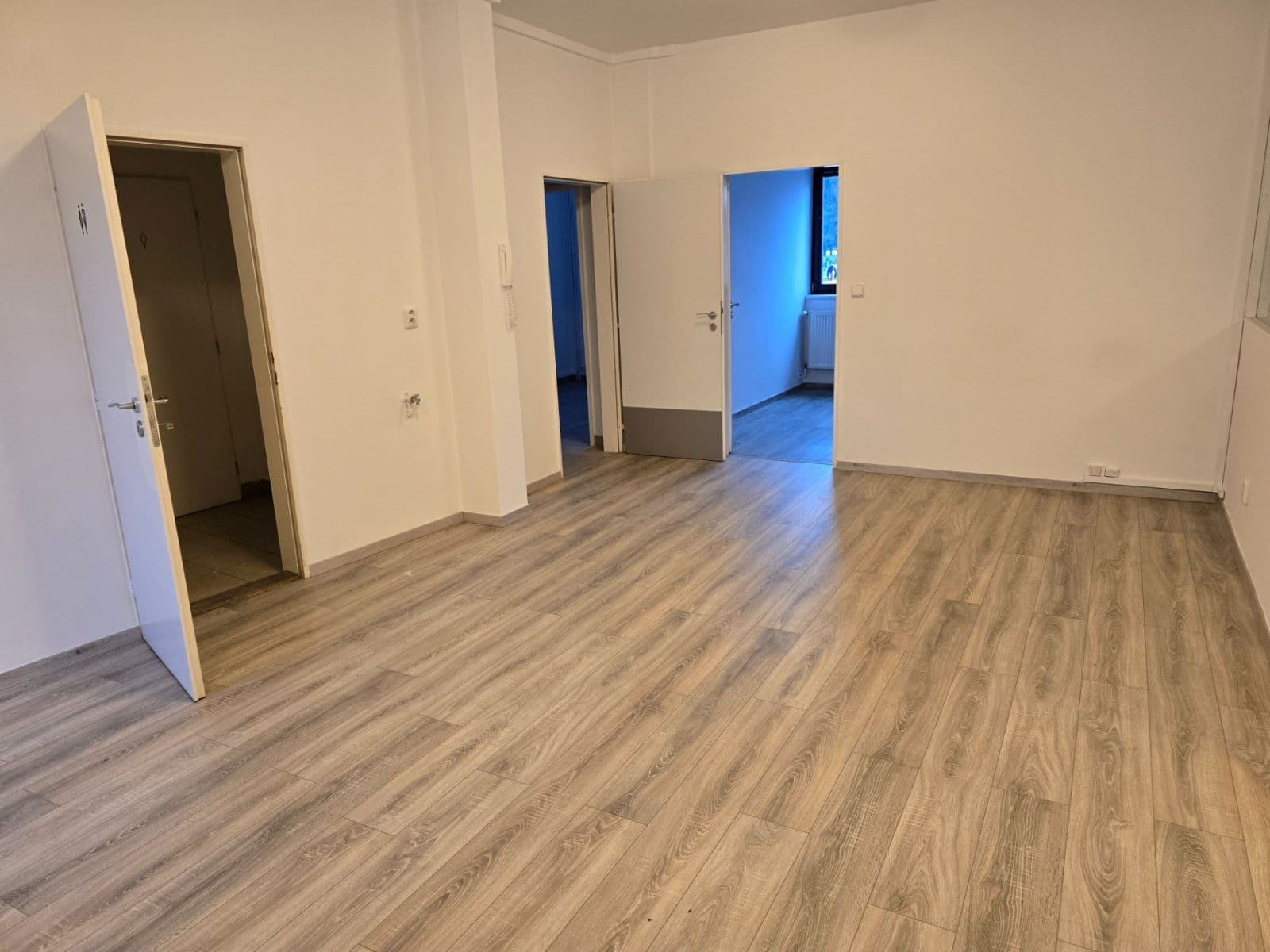 Prenájom kancelárie 110 m², Čerčanská, Praha, Praha Prenájom kancelárie 110 m², Čerčanská, Praha, Praha