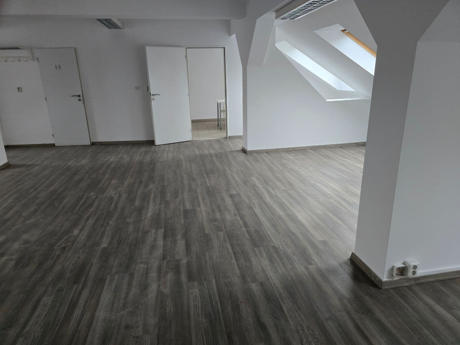 Prenájom kancelárie 110 m², Čerčanská, Praha, Praha Prenájom kancelárie 110 m², Čerčanská, Praha, Praha