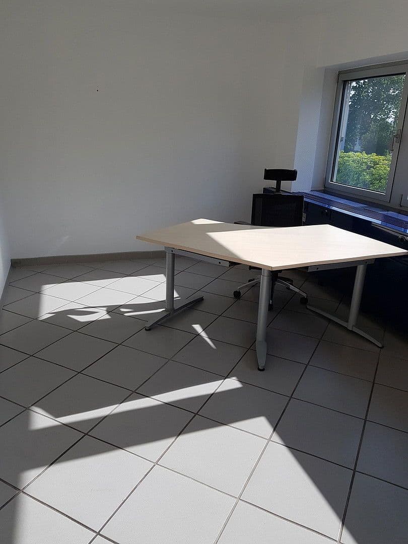 Prenájom kancelárie 17 m², Freiherr-vom-Stein-Straße 131, Mülheim an der Ruhr, Severné Porýnie - Westfálsko Prenájom kancelárie 17 m², Freiherr-vom-Stein-Straße 131, Mülheim an der Ruhr, Severné Porýnie - Westfálsko